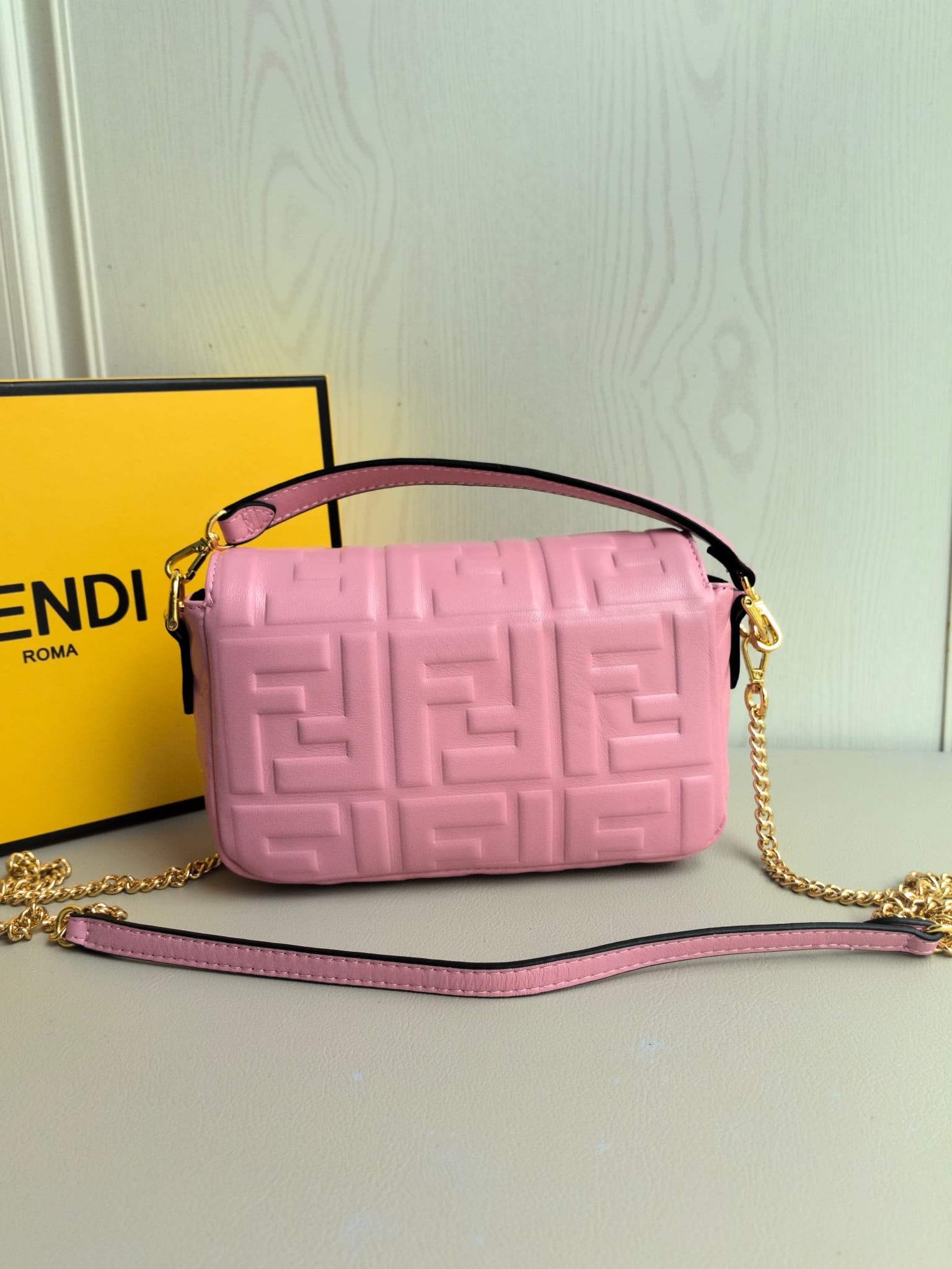 C2919 👑FENDI — image 2