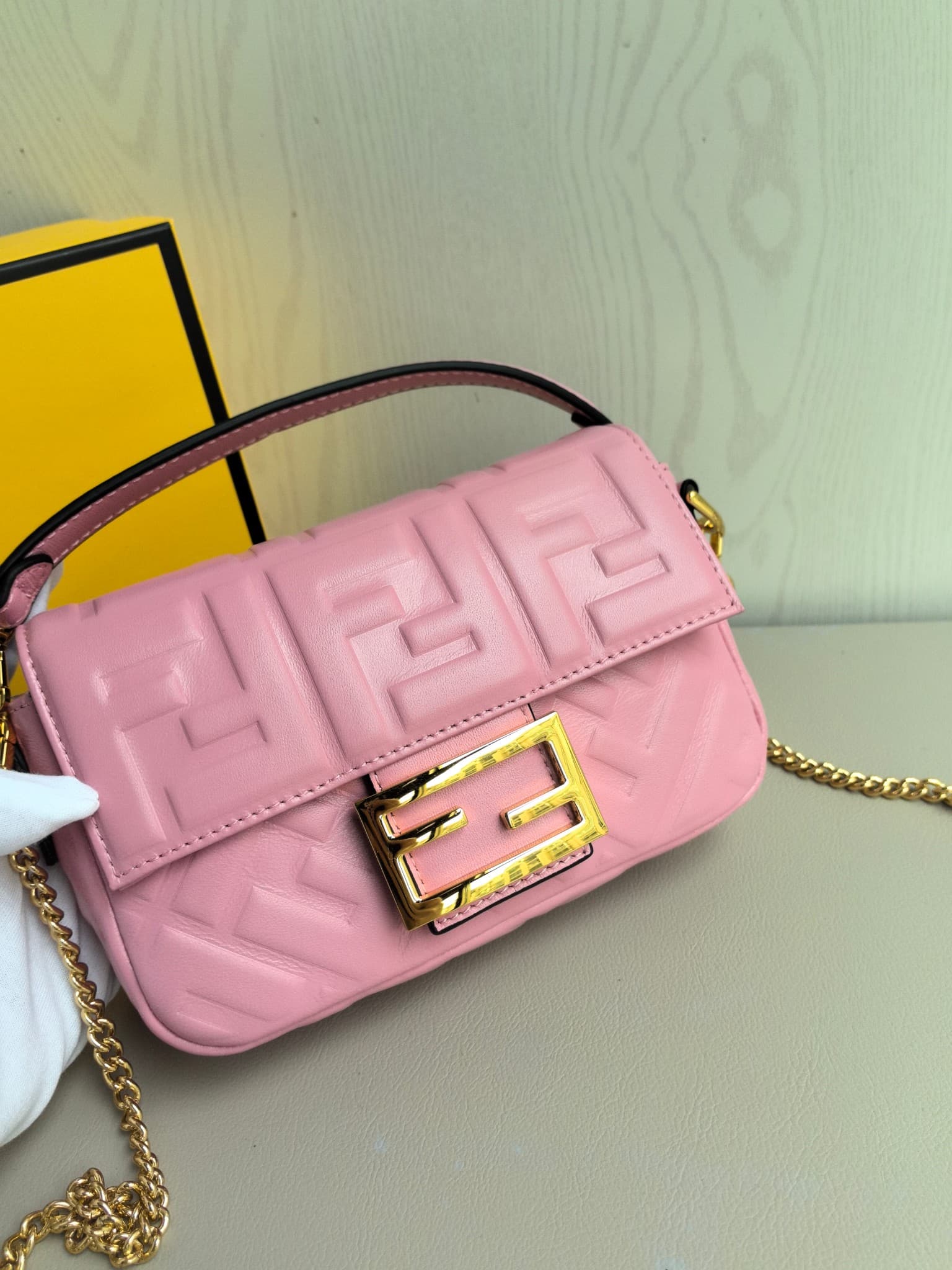 C2919 👑FENDI — image 3