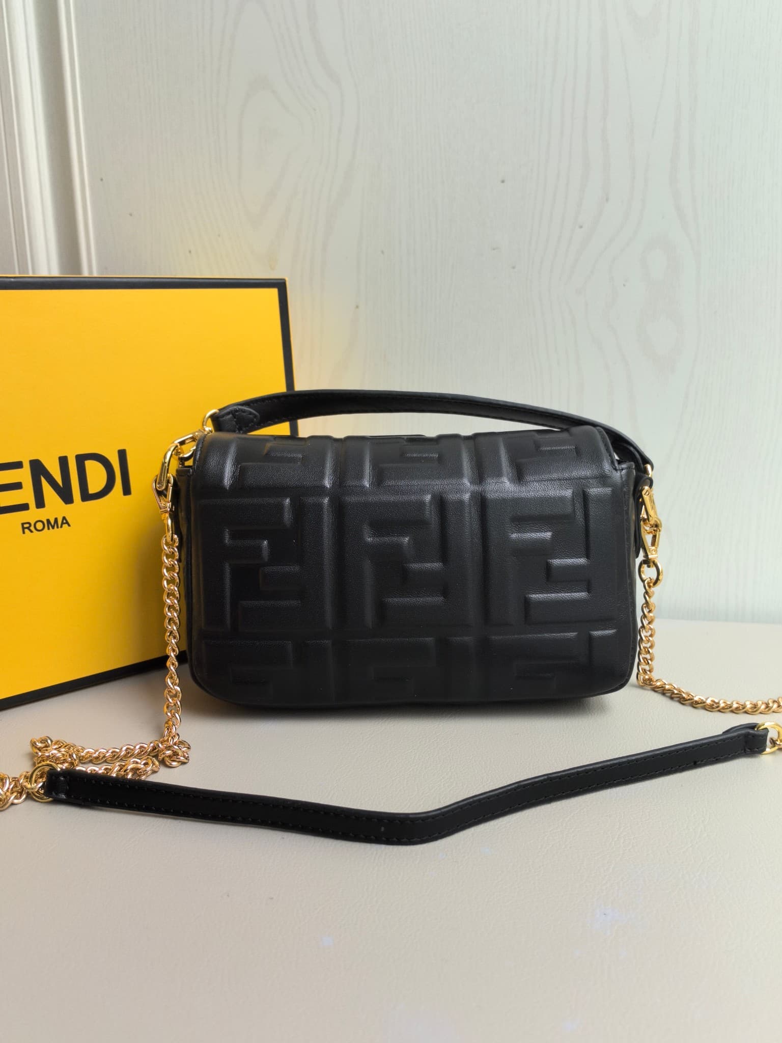 C2918 👑FENDI — image 2