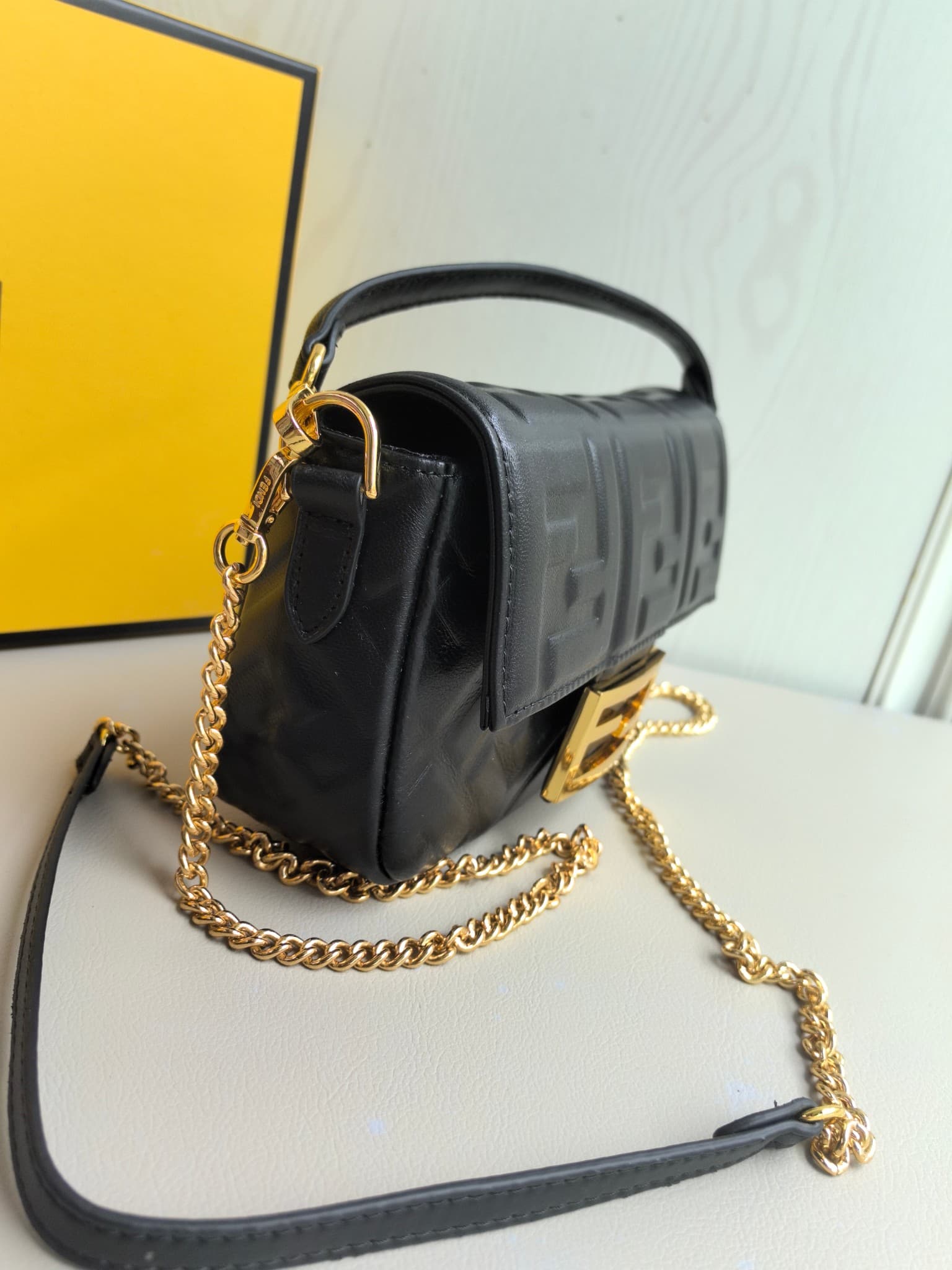 C2918 👑FENDI — image 5