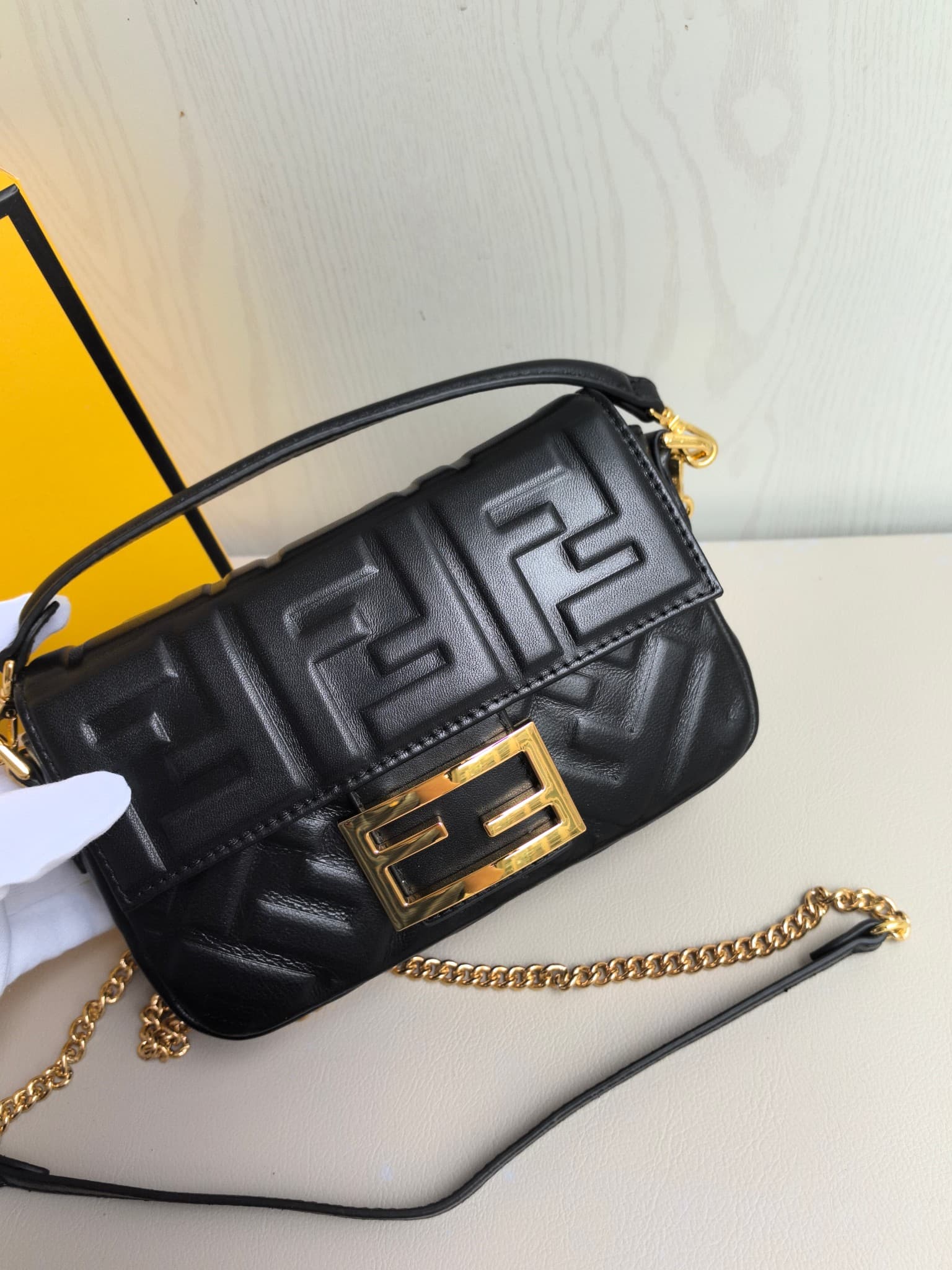 C2918 👑FENDI — image 3