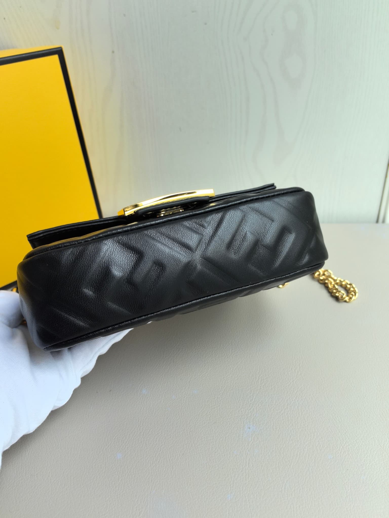 C2918 👑FENDI — image 4