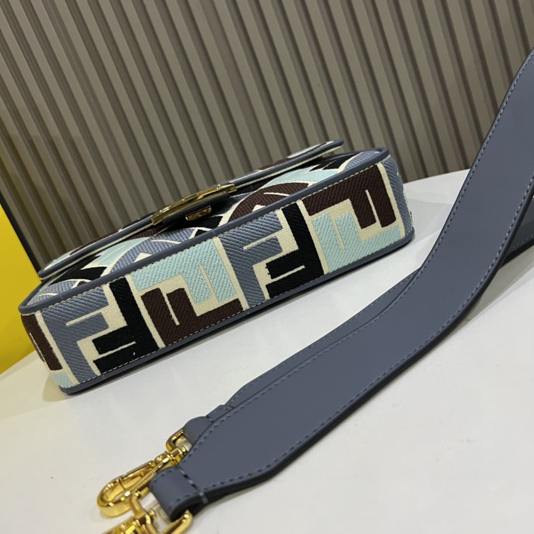C2917 The Fendi Baguette handbag made of top-quality leather is in stock – it has a very summery style; the colors are like a rainbow🌈F embroidery. This Fendi Baguette bag is definitely a trendy item this summer! It looks great when worn; it’s also highly — image 4