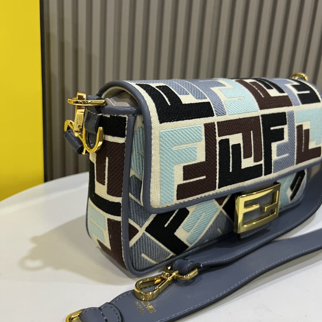 C2917 The Fendi Baguette handbag made of top-quality leather is in stock – it has a very summery style; the colors are like a rainbow🌈F embroidery. This Fendi Baguette bag is definitely a trendy item this summer! It looks great when worn; it’s also highly — image 5
