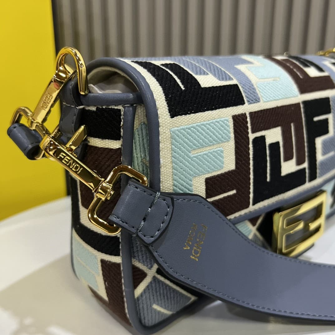 C2917 The Fendi Baguette handbag made of top-quality leather is in stock – it has a very summery style; the colors are like a rainbow🌈F embroidery. This Fendi Baguette bag is definitely a trendy item this summer! It looks great when worn; it’s also highly — image 6
