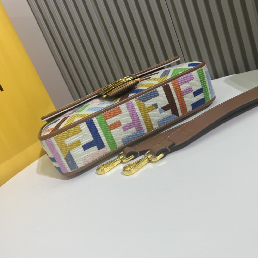 C2916 The Fendi Baguette handbag made of top-quality leather, in its original style: it has a very summery vibe; colorful rainbow🌈F embroidery. This Fendi Baguette bag is definitely a trendy item for this summer! It looks great when worn; it’s also very p — image 4