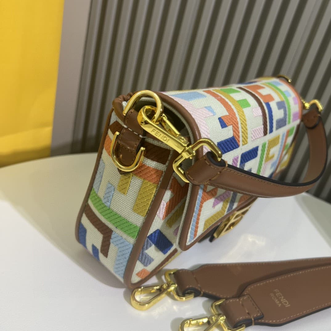 C2916 The Fendi Baguette handbag made of top-quality leather, in its original style: it has a very summery vibe; colorful rainbow🌈F embroidery. This Fendi Baguette bag is definitely a trendy item for this summer! It looks great when worn; it’s also very p — image 5