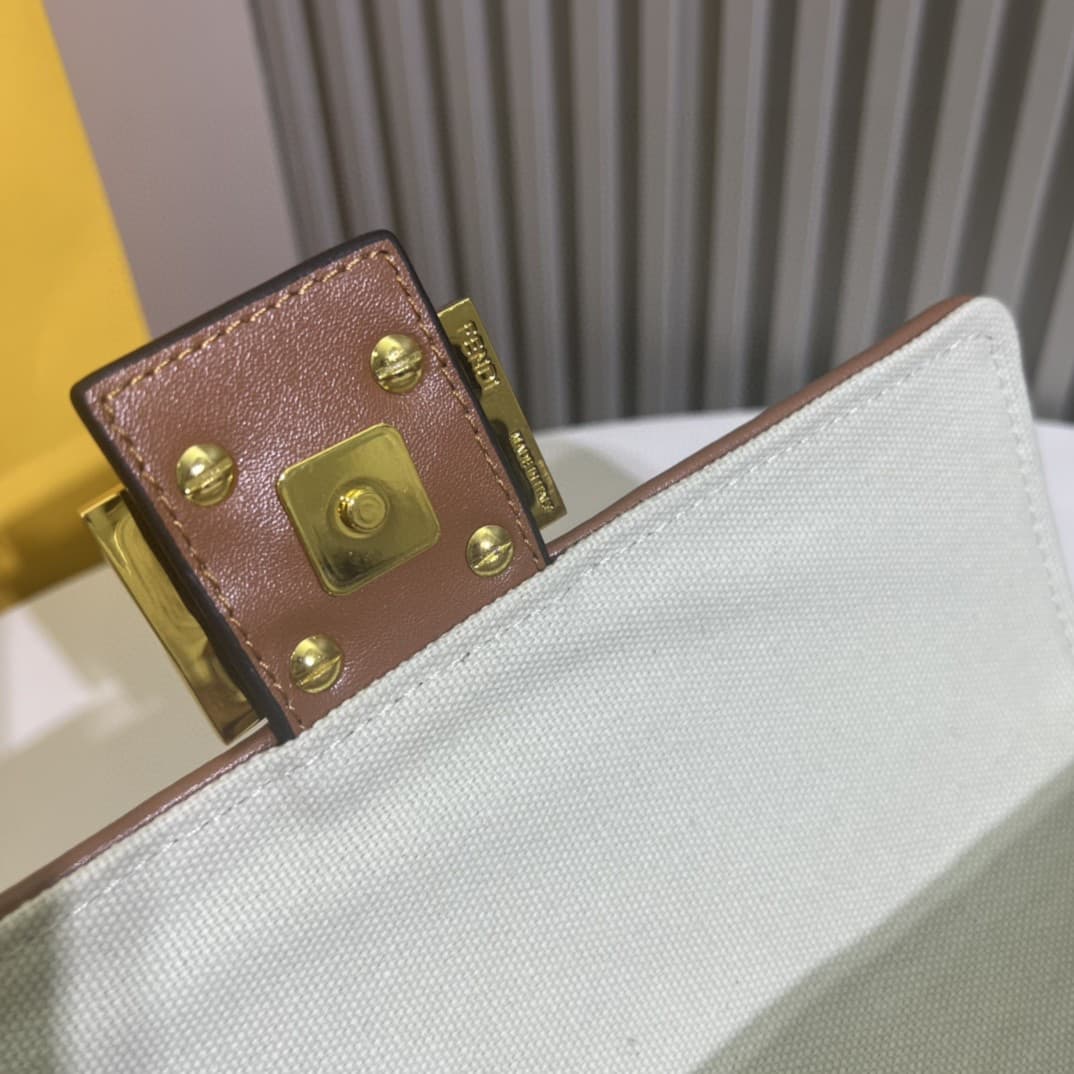 C2916 The Fendi Baguette handbag made of top-quality leather, in its original style: it has a very summery vibe; colorful rainbow🌈F embroidery. This Fendi Baguette bag is definitely a trendy item for this summer! It looks great when worn; it’s also very p — image 7