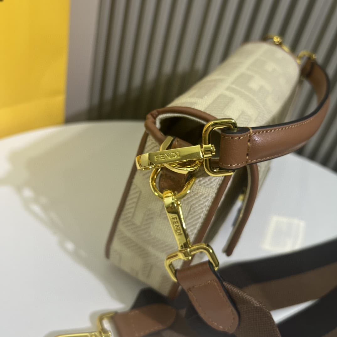 C2915 The Fendi Baguette handbag made of top-quality leather, in its original style: it has a very summery look; colorful rainbow🌈F embroidery. This Fendi Baguette bag is definitely a trendy item this summer! It looks great when worn; it’s also very popul — image 6