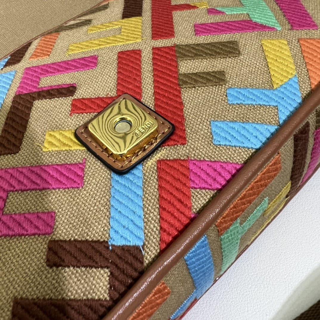C2914 The Fendi Baguette handbag made of top-quality leather is available in stock – it has a very summery style; the embroidery colors are vibrant like a rainbow🌈. This Fendi Baguette bag is definitely a must-have fashion item this summer! It looks great — image 8