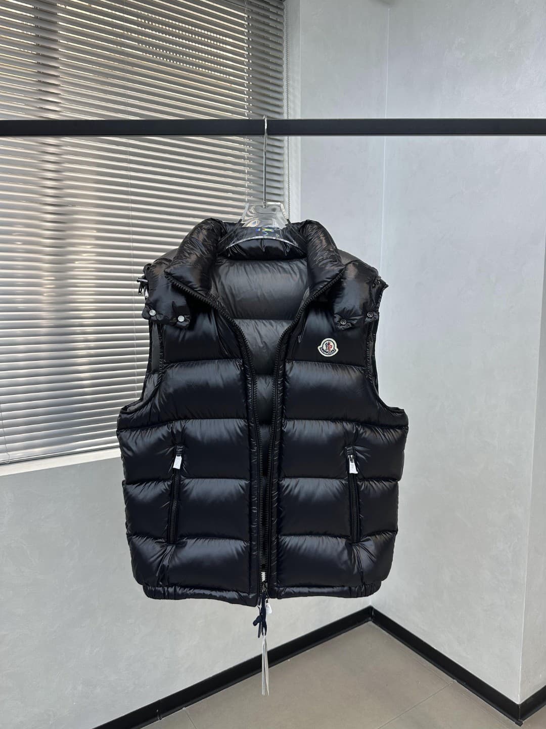 C11043 𝗠𝗼𝗻𝗰𝗲𝗿/Moncler Bormes lacquered puff hat with quilting design, made of down fabric — image 4