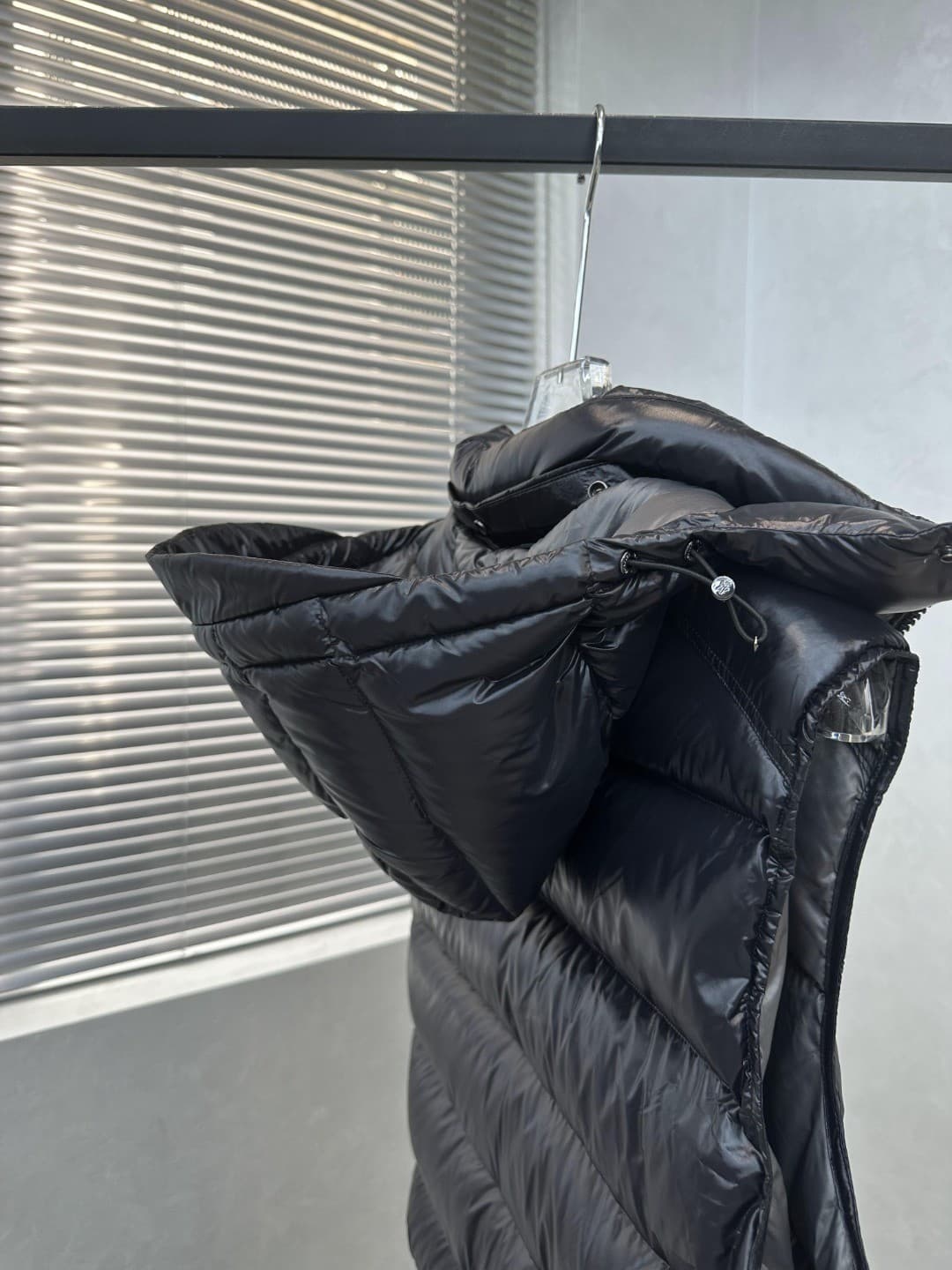 C11043 𝗠𝗼𝗻𝗰𝗲𝗿/Moncler Bormes lacquered puff hat with quilting design, made of down fabric — image 5