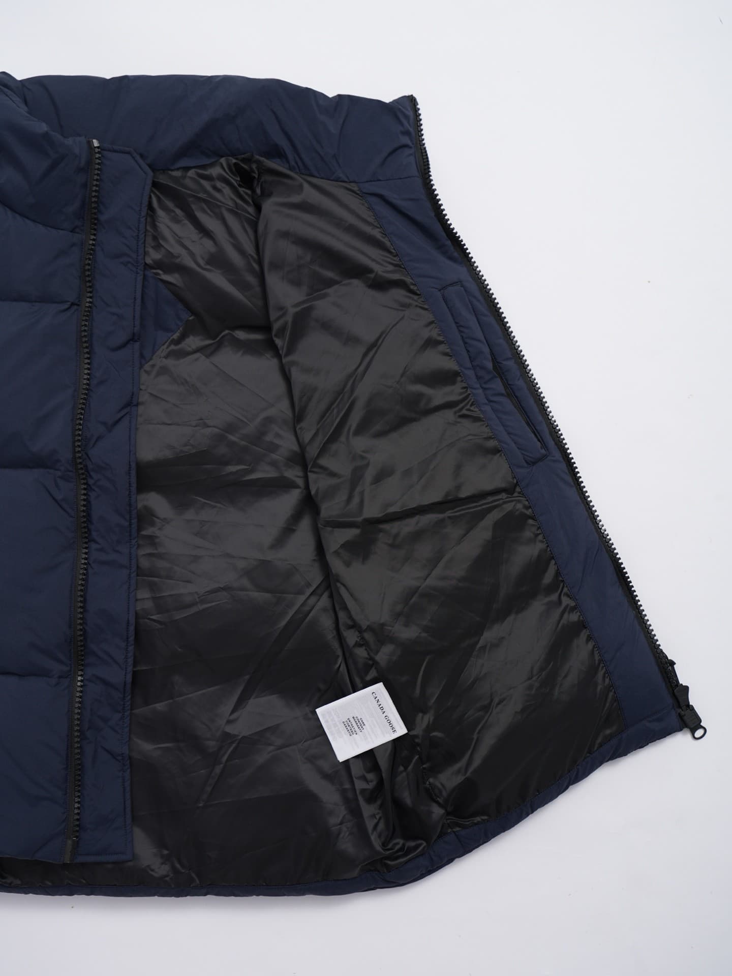 C11066 Canada Goose, Lawrence Down Vest (High Version) — image 7