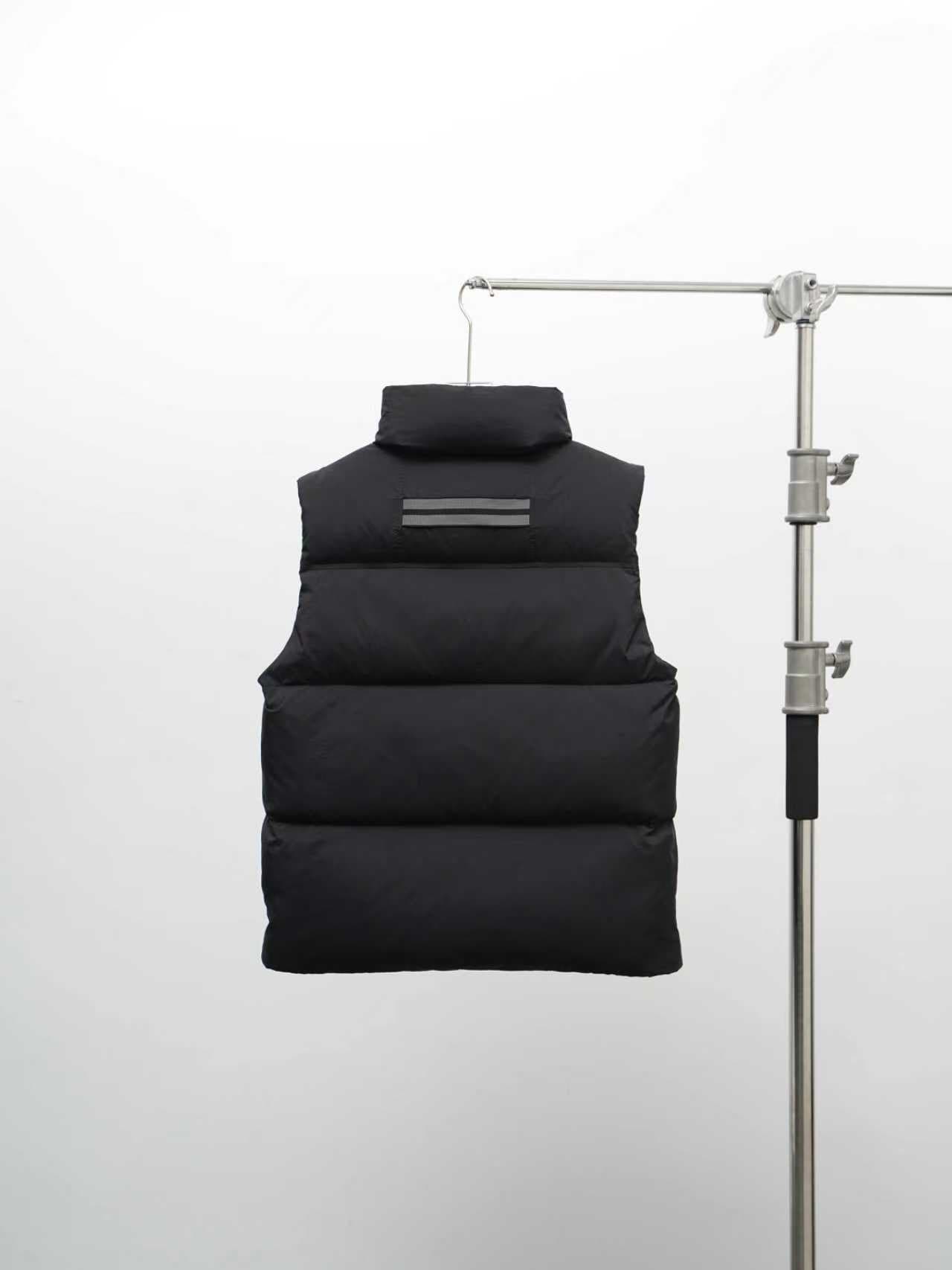 C11067 Canada Goose, Lawrence Down Vest (High Version) — image 5