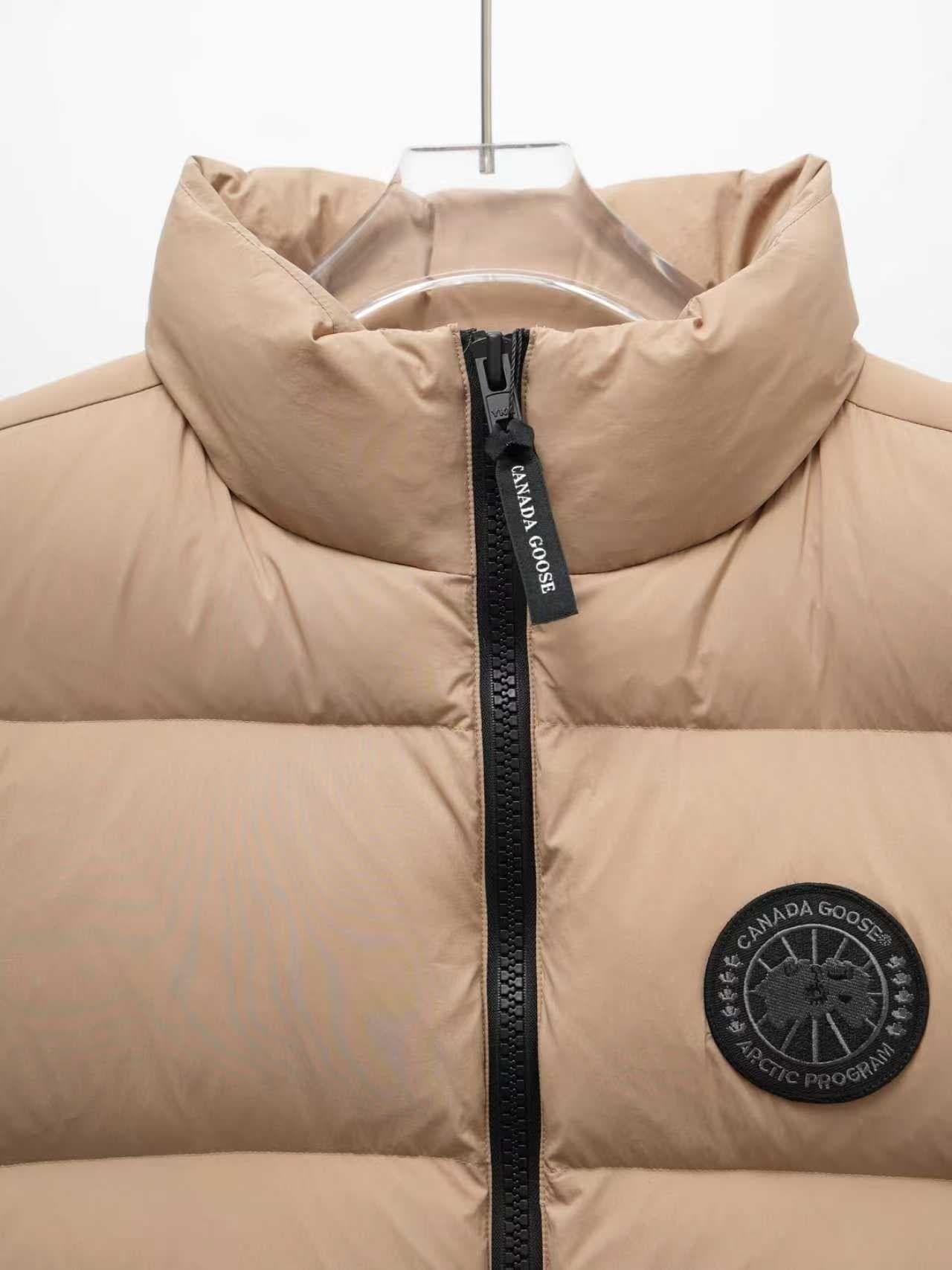 C11070 Canada Goose, Lawrence Down Vest (High Version) — image 2