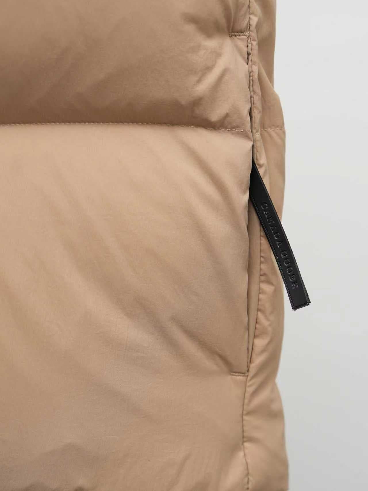 C11070 Canada Goose, Lawrence Down Vest (High Version) — image 5