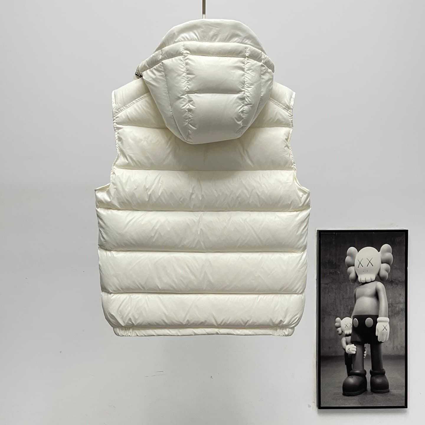 C11041 𝗠𝗼𝗻𝗰𝗲𝗿/Moncler Bormes lacquered poudre quilted cap with down padding — image 3