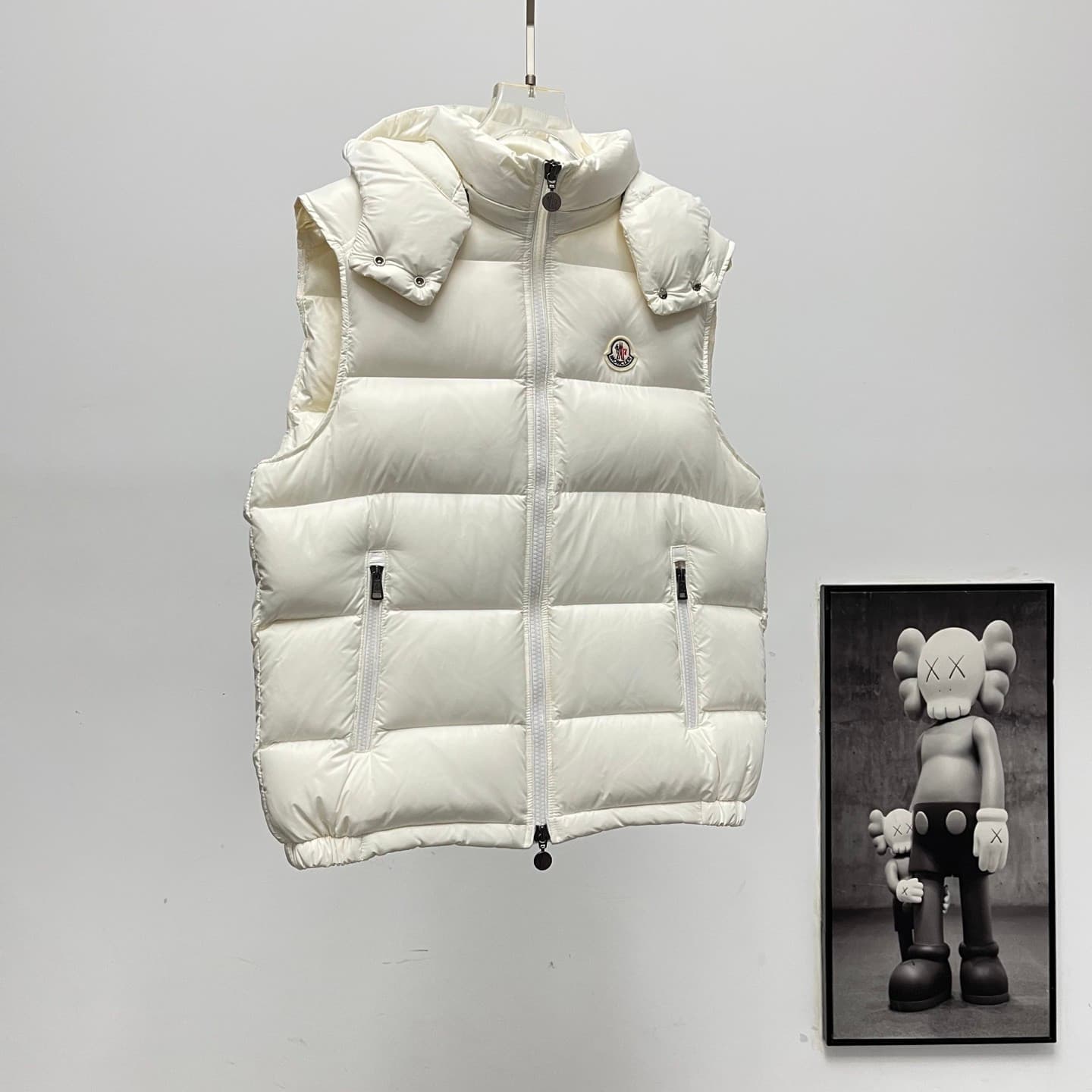 C11041 𝗠𝗼𝗻𝗰𝗲𝗿/Moncler Bormes lacquered poudre quilted cap with down padding — image 4