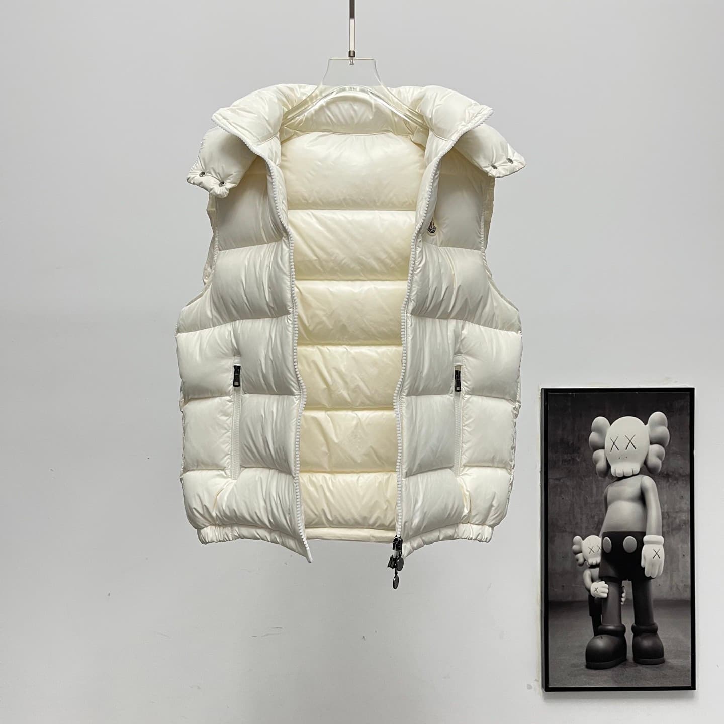 C11041 𝗠𝗼𝗻𝗰𝗲𝗿/Moncler Bormes lacquered poudre quilted cap with down padding — image 5