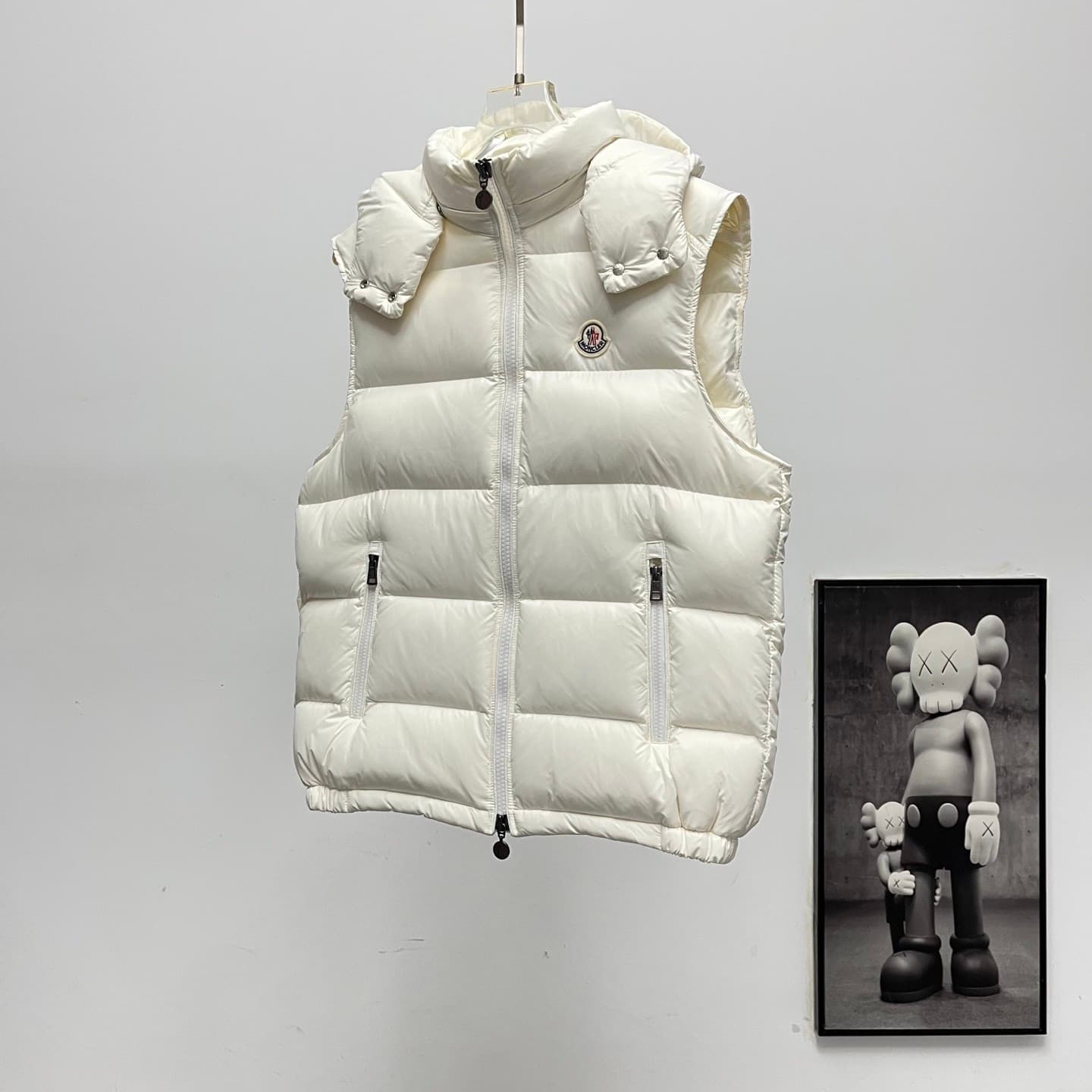 C11041 𝗠𝗼𝗻𝗰𝗲𝗿/Moncler Bormes lacquered poudre quilted cap with down padding — image 2