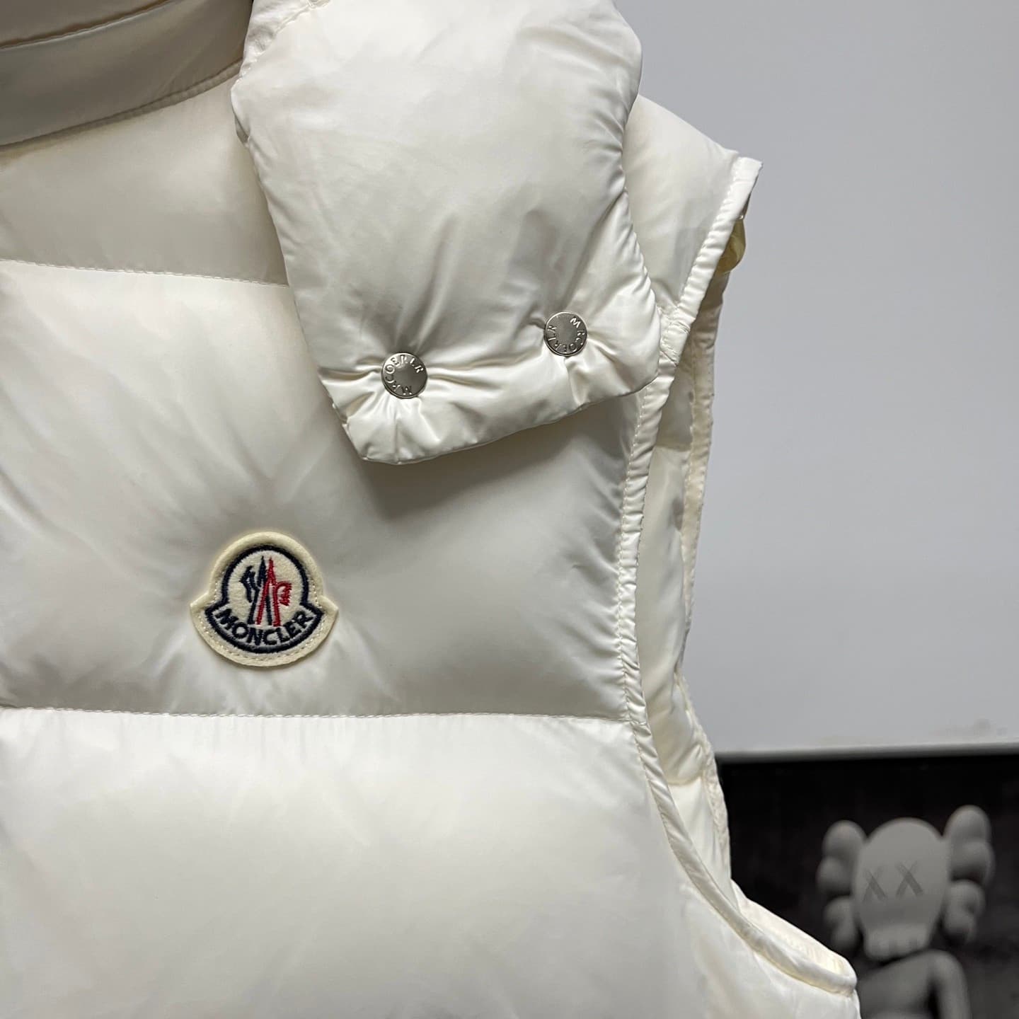 C11041 𝗠𝗼𝗻𝗰𝗲𝗿/Moncler Bormes lacquered poudre quilted cap with down padding — image 7