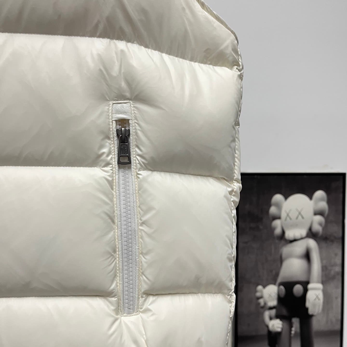 C11041 𝗠𝗼𝗻𝗰𝗲𝗿/Moncler Bormes lacquered poudre quilted cap with down padding — image 8