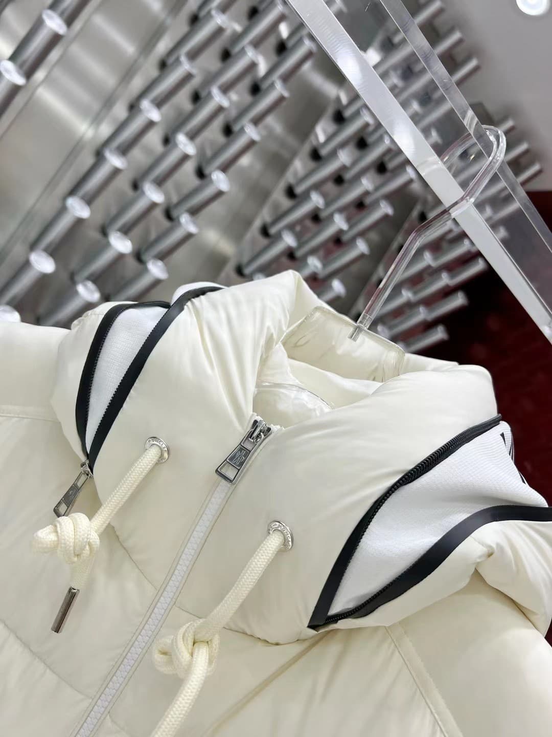 C11040 🇫🇷𝐌𝐎𝐍𝐂𝐋𝐄𝐑/Monggu連帽 down vest — image 3