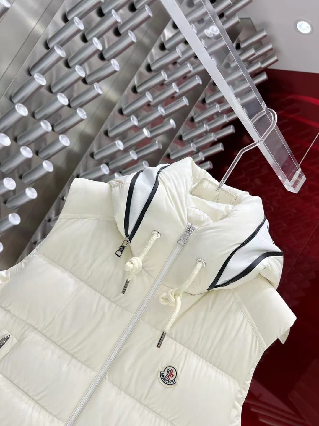 C11040 🇫🇷𝐌𝐎𝐍𝐂𝐋𝐄𝐑/Monggu連帽 down vest — image 2