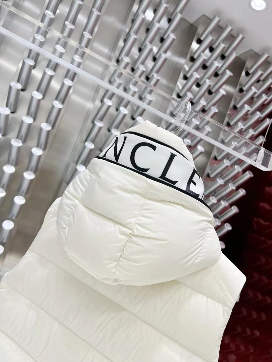 C11040 🇫🇷𝐌𝐎𝐍𝐂𝐋𝐄𝐑/Monggu連帽 down vest — image 8