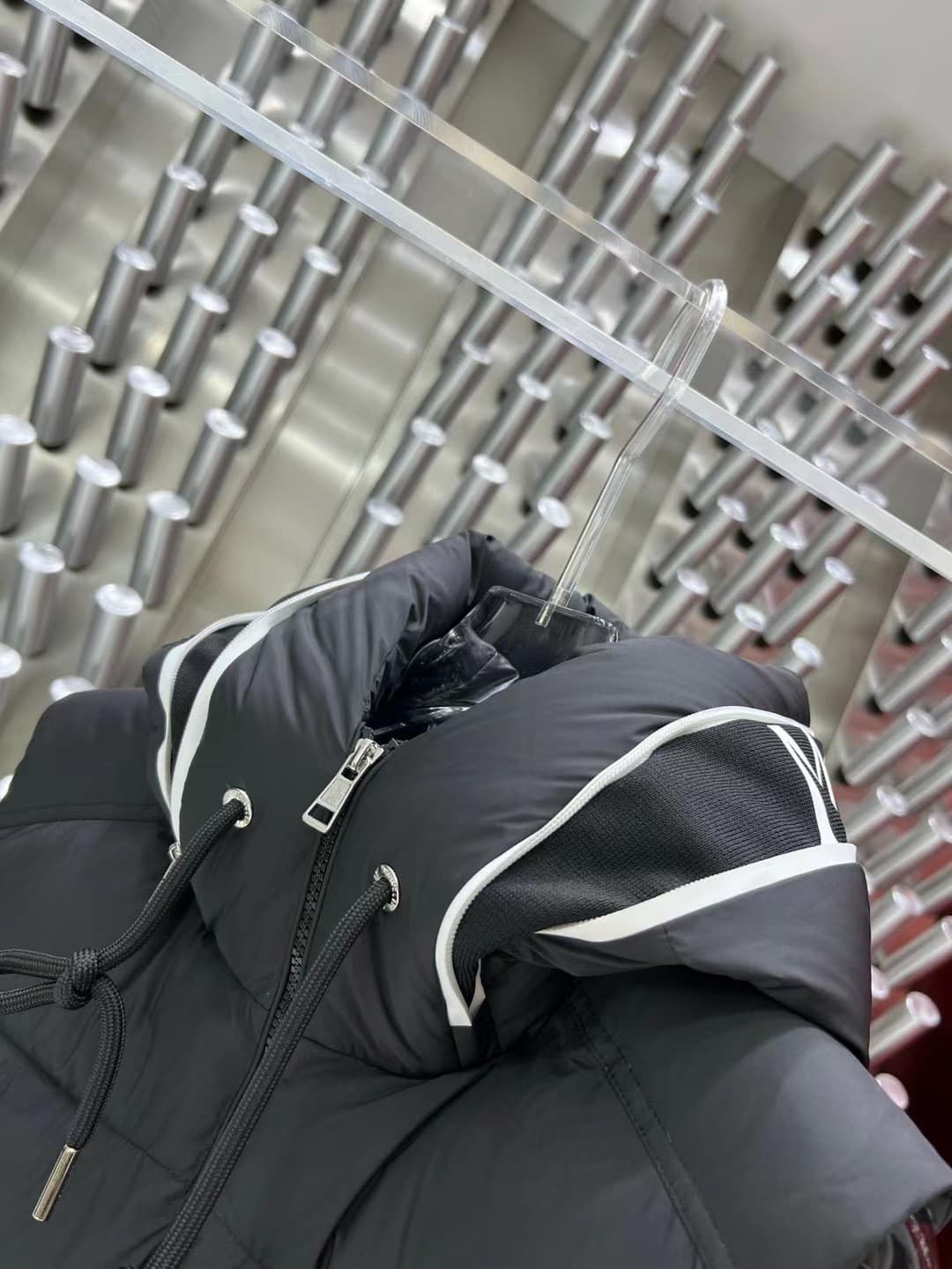 C11042 🇫🇷𝐌𝐎𝐍𝐂𝐋𝐄𝐑/Mongou連hooded down vest — image 3
