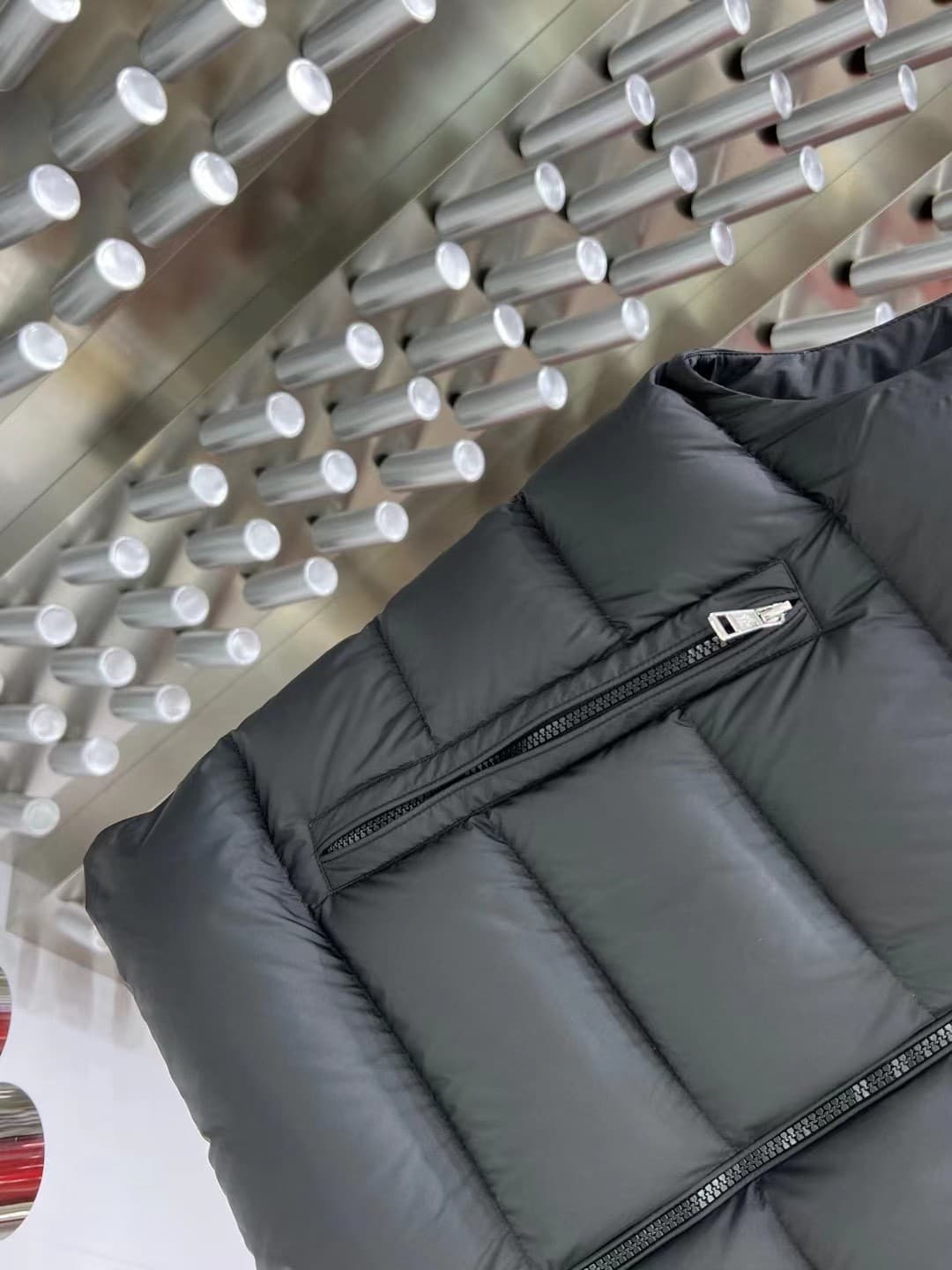 C11042 🇫🇷𝐌𝐎𝐍𝐂𝐋𝐄𝐑/Mongou連hooded down vest — image 4