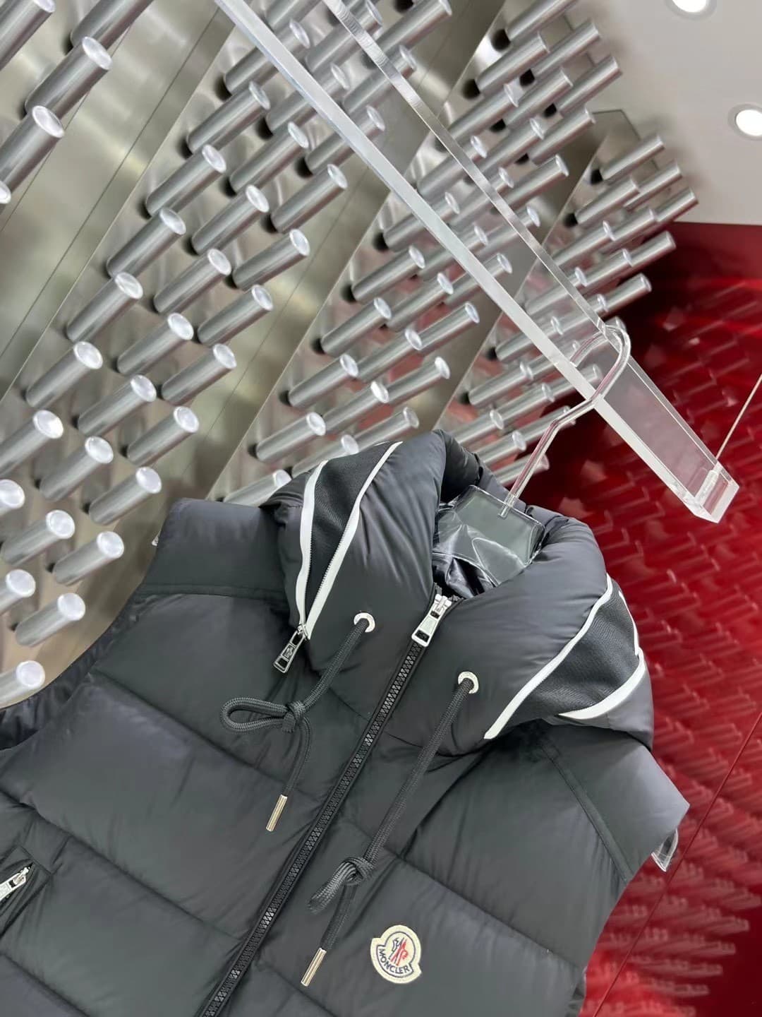 C11042 🇫🇷𝐌𝐎𝐍𝐂𝐋𝐄𝐑/Mongou連hooded down vest — image 2