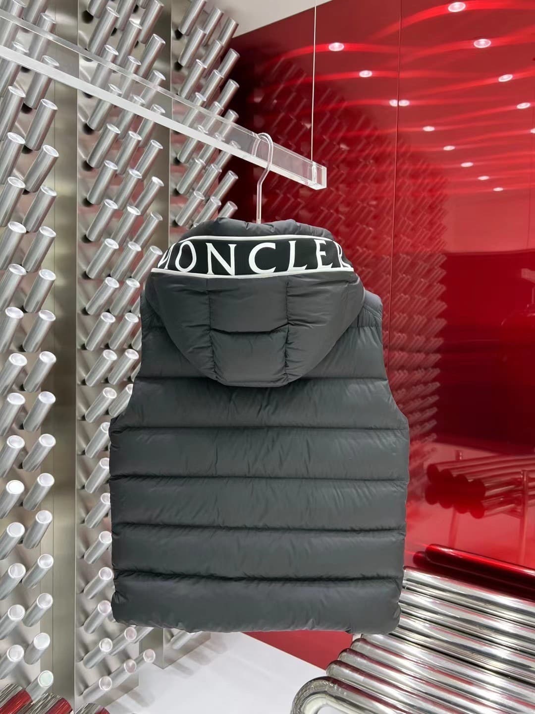 C11042 🇫🇷𝐌𝐎𝐍𝐂𝐋𝐄𝐑/Mongou連hooded down vest — image 7
