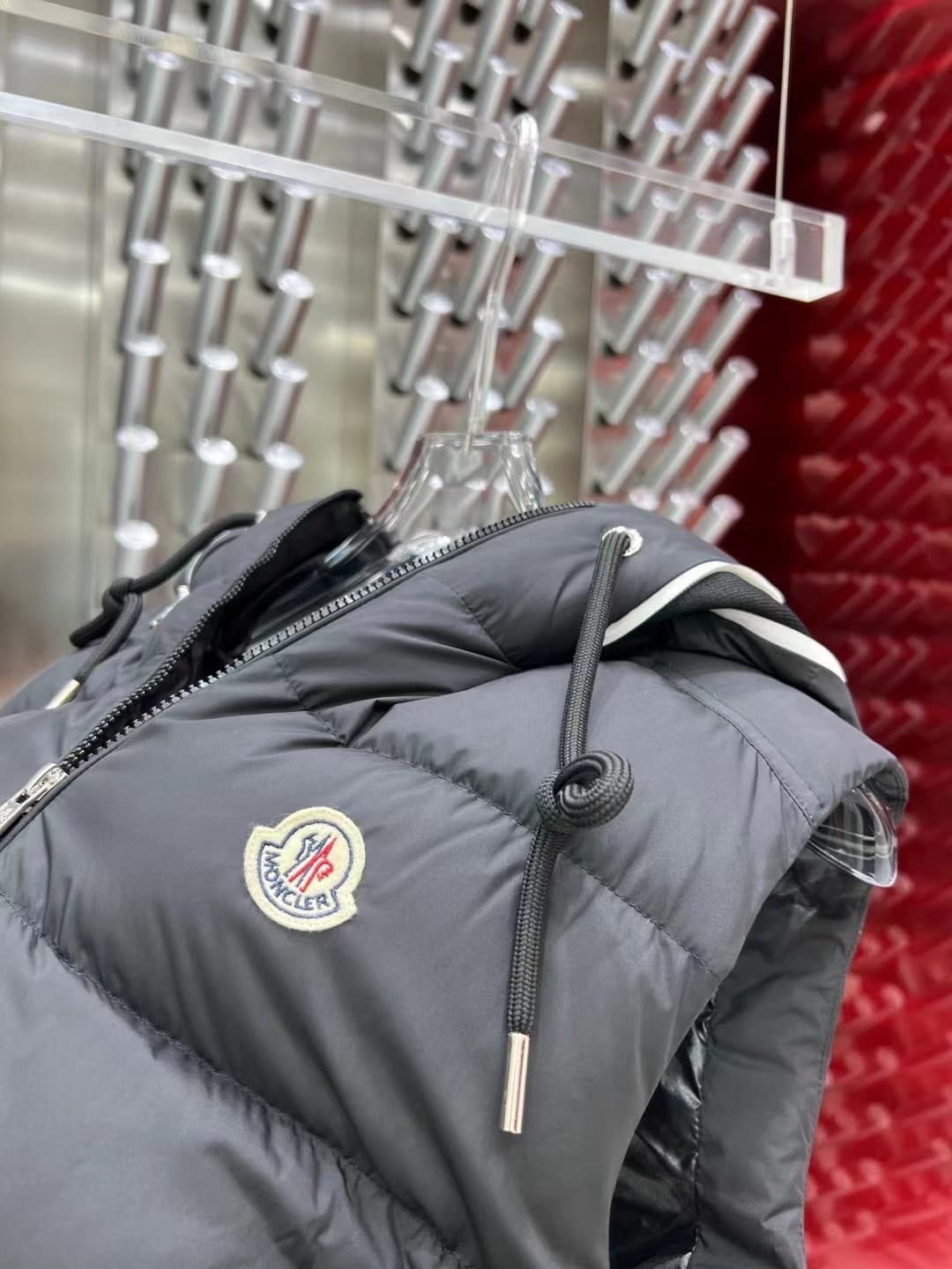 C11042 🇫🇷𝐌𝐎𝐍𝐂𝐋𝐄𝐑/Mongou連hooded down vest — image 6
