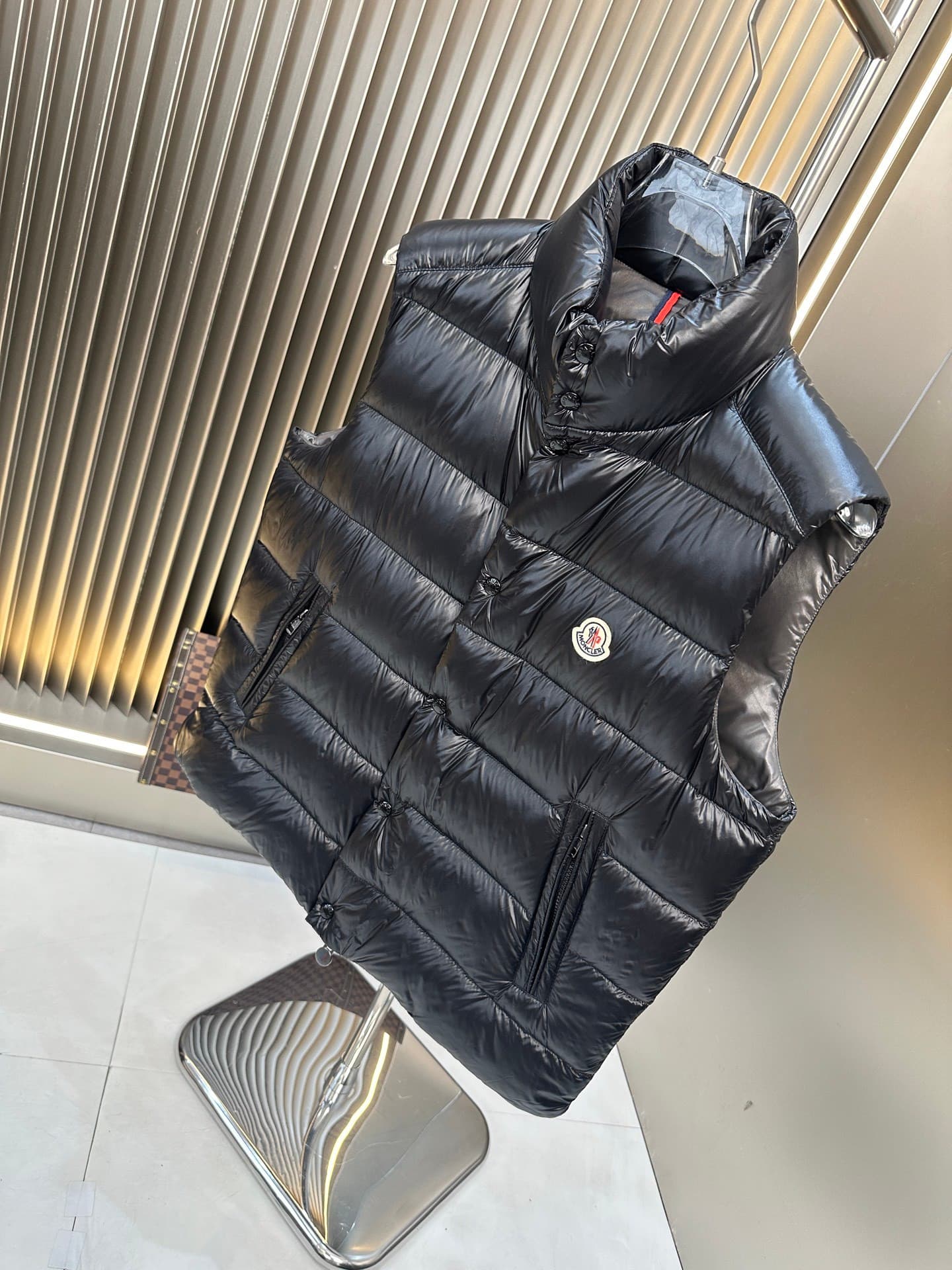 C11056 2025 New autumn/winter down vest 🆕 Original custom metal parts imported from abroad. Welcome to compare. Absolutely high quality. Made with top-tier 95 white duck down, extremely soft, with plenty of fluffy feathers. Superly elaborate design and ex — image 2