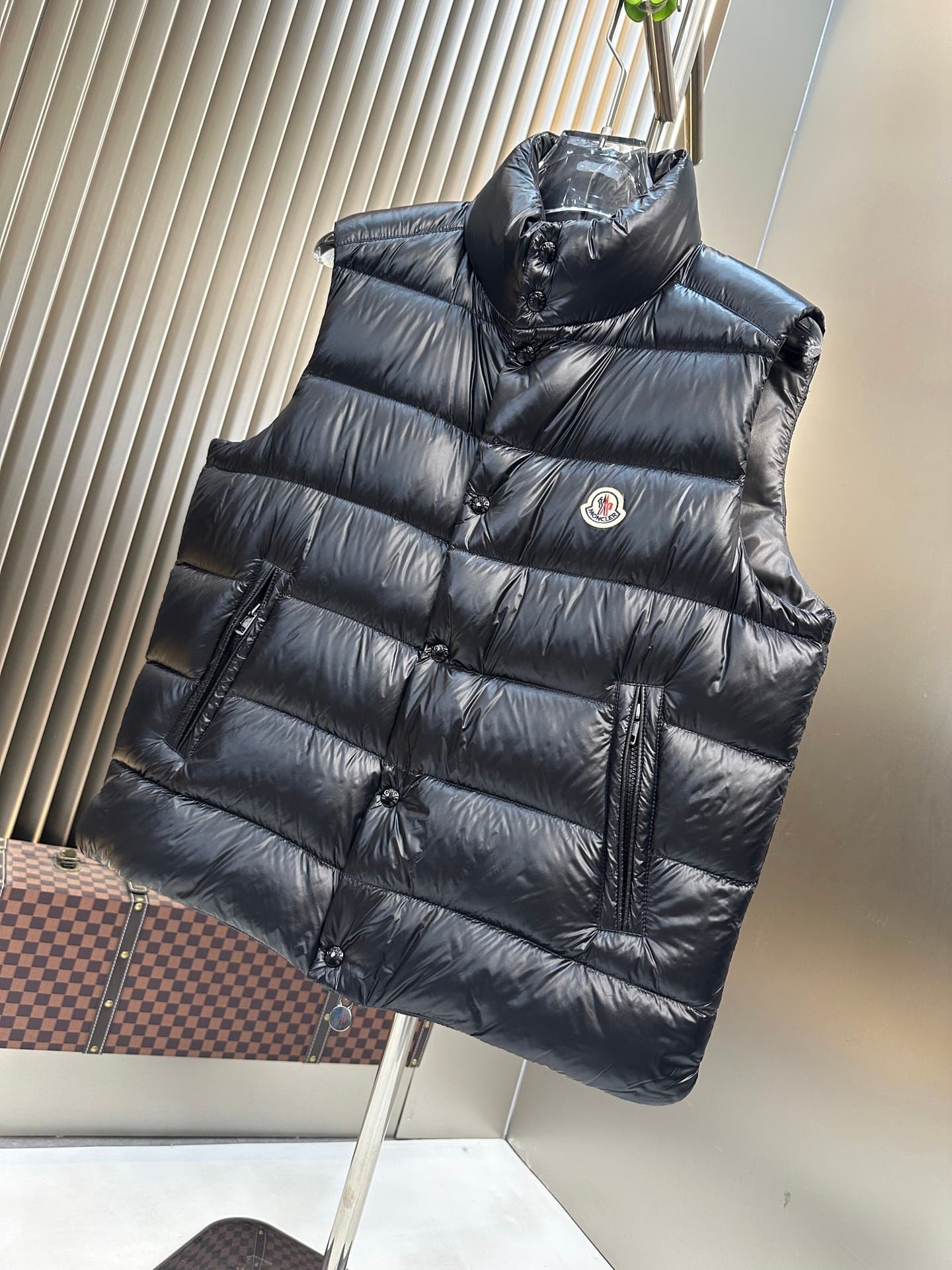 C11056 2025 New autumn/winter down vest 🆕 Original custom metal parts imported from abroad. Welcome to compare. Absolutely high quality. Made with top-tier 95 white duck down, extremely soft, with plenty of fluffy feathers. Superly elaborate design and ex — image 3