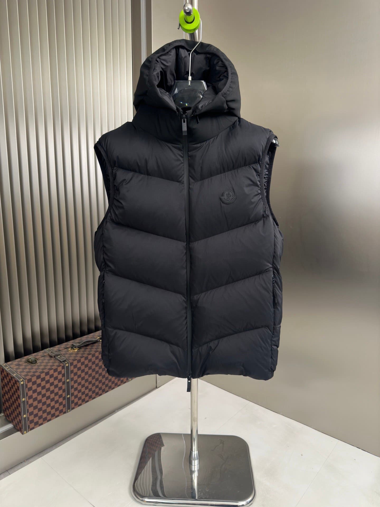 C11035 High-grade down⬆️ Moncler Guersac Men’s twill quilted hooded down vest (hood can be removed, also available as a stand-up collar vest). High-quality goosedown filling ➕ original replacement fabric ➕ original matching hardware. — image 1
