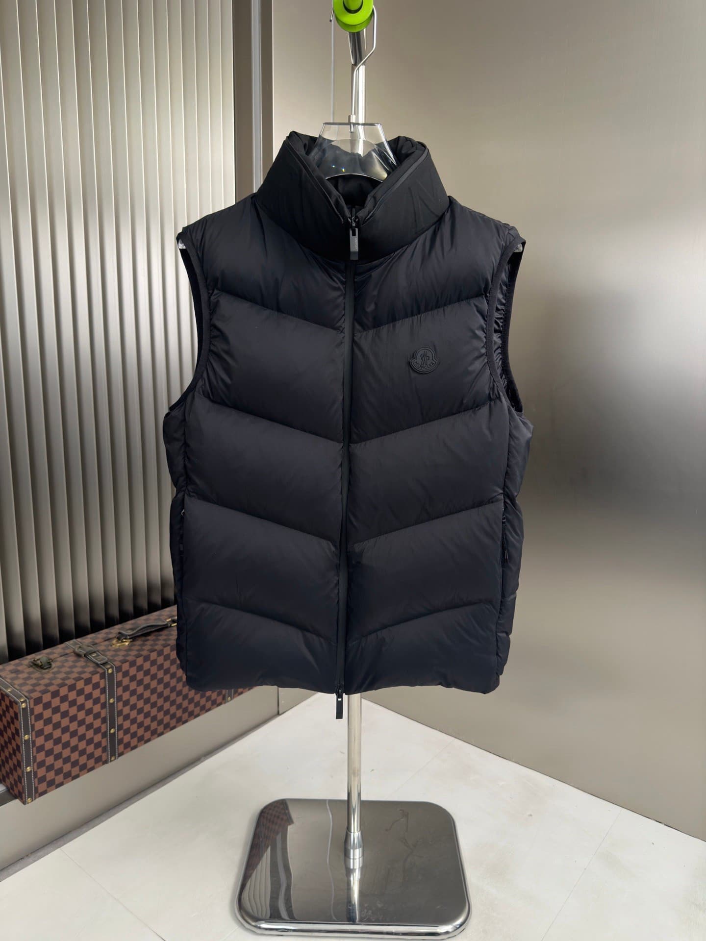 C11035 High-grade down⬆️ Moncler Guersac Men’s twill quilted hooded down vest (hood can be removed, also available as a stand-up collar vest). High-quality goosedown filling ➕ original replacement fabric ➕ original matching hardware. — image 3