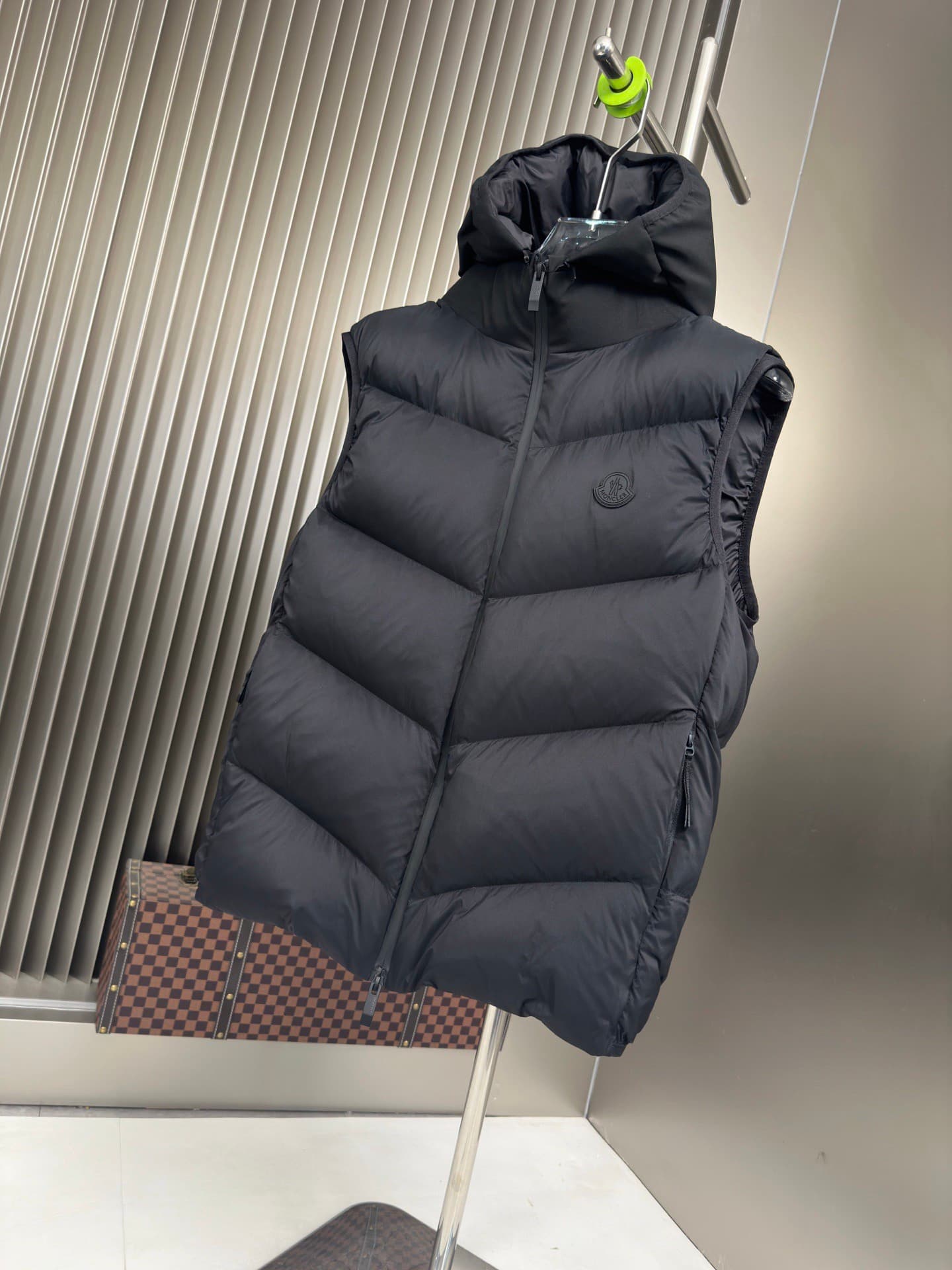 C11035 High-grade down⬆️ Moncler Guersac Men’s twill quilted hooded down vest (hood can be removed, also available as a stand-up collar vest). High-quality goosedown filling ➕ original replacement fabric ➕ original matching hardware. — image 2