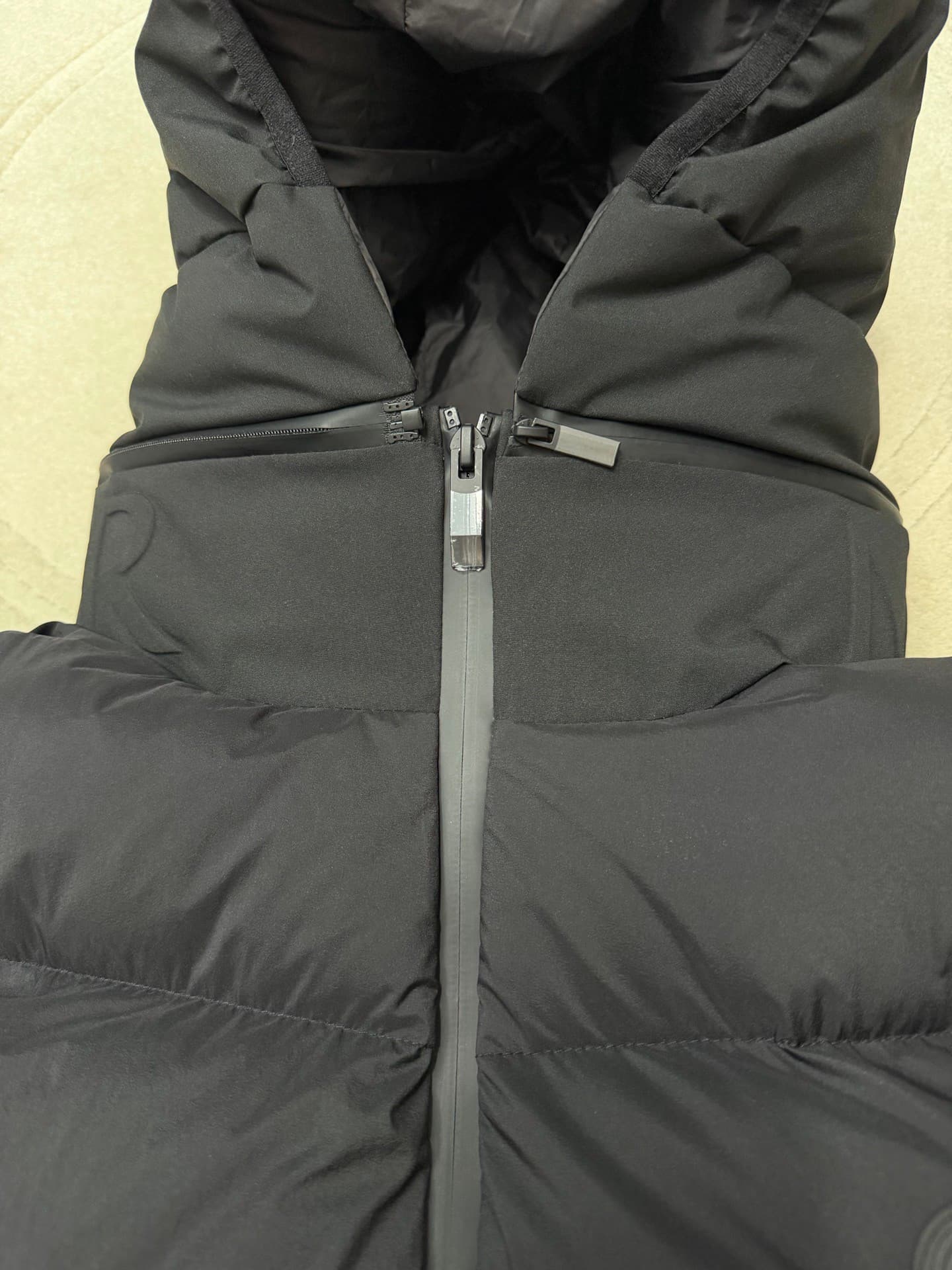C11035 High-grade down⬆️ Moncler Guersac Men’s twill quilted hooded down vest (hood can be removed, also available as a stand-up collar vest). High-quality goosedown filling ➕ original replacement fabric ➕ original matching hardware. — image 8