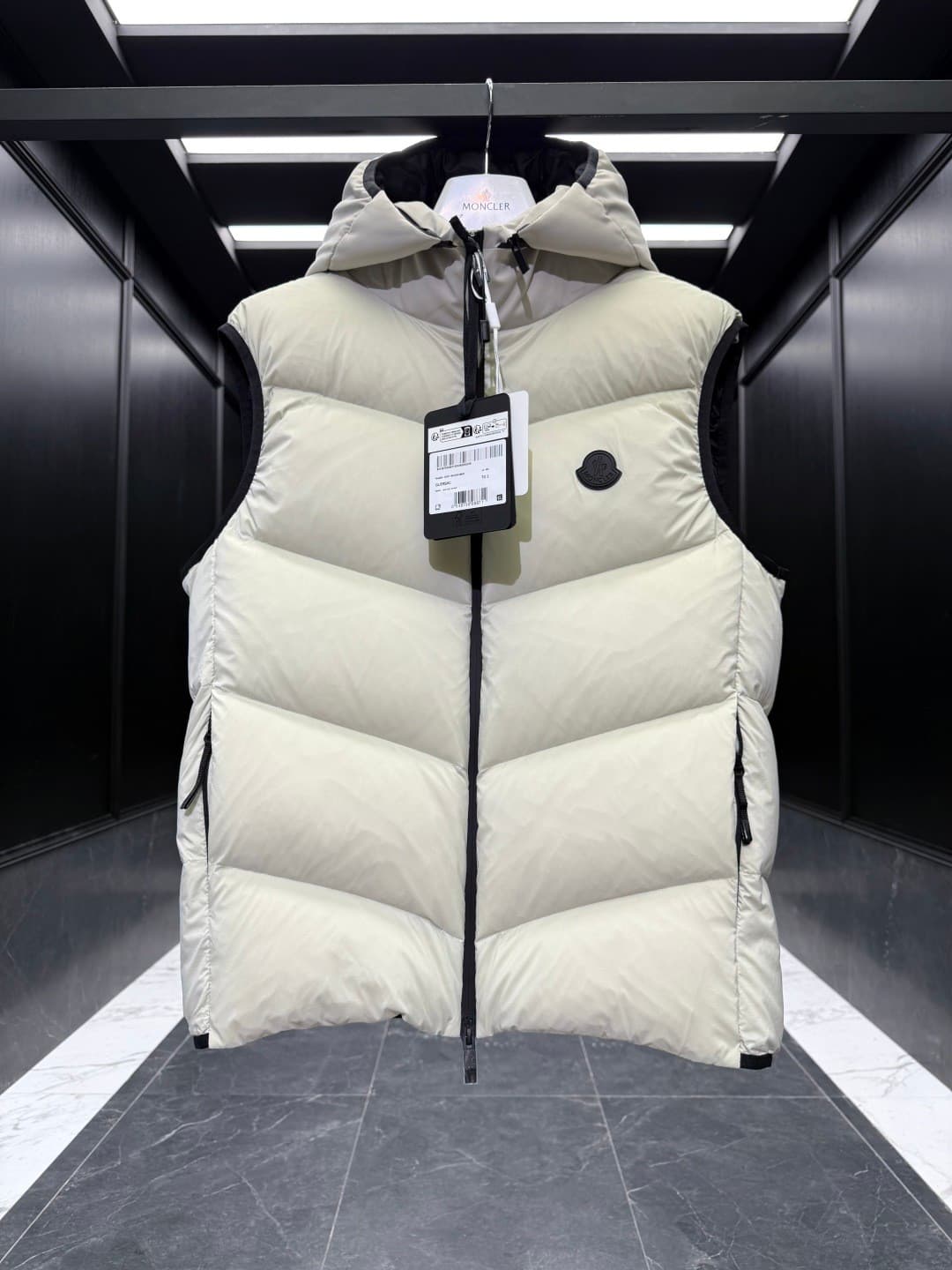 C11034 High-grade down⬆️ Moncler Guersac Men’s twill-stitched hooded down vest (hood can be removed; adjustable stand-up collar vest). High-quality goose-down filling ➕ original replacement fabric ➕ original matching hardware. — image 5