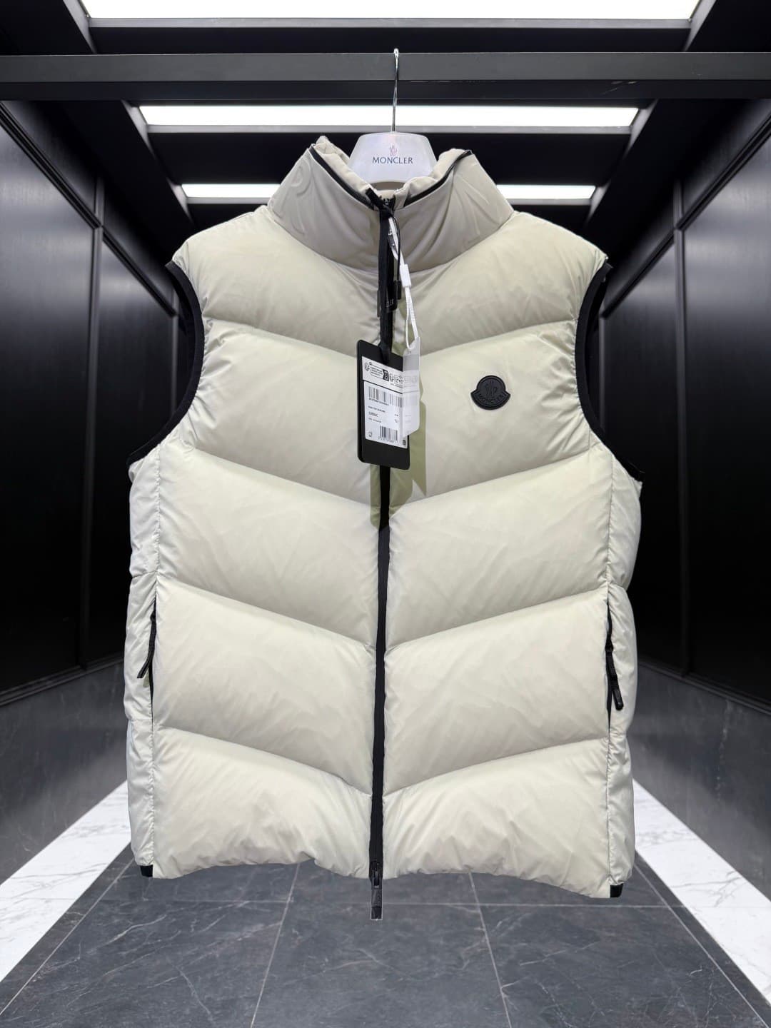 C11034 High-grade down⬆️ Moncler Guersac Men’s twill-stitched hooded down vest (hood can be removed; adjustable stand-up collar vest). High-quality goose-down filling ➕ original replacement fabric ➕ original matching hardware. — image 6