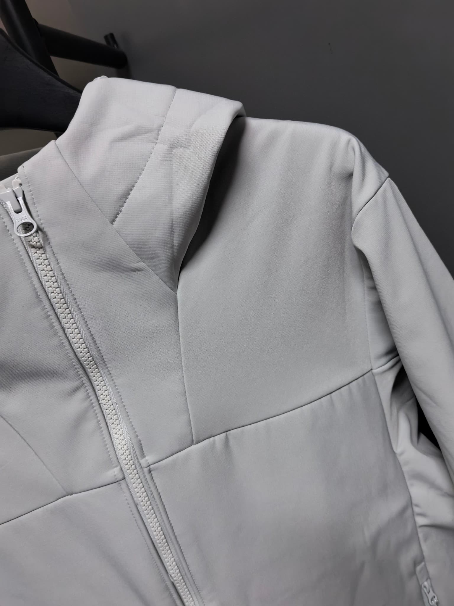 C12523 2026 latest model 【Top version】 New autumn/winter men’s jacket! A wind and rain-resistant hooded coat that is essential in any winter wardrobe! The logo printed on the chest gives a more striking appearance; the classic, stylish cut makes it a must — image 3