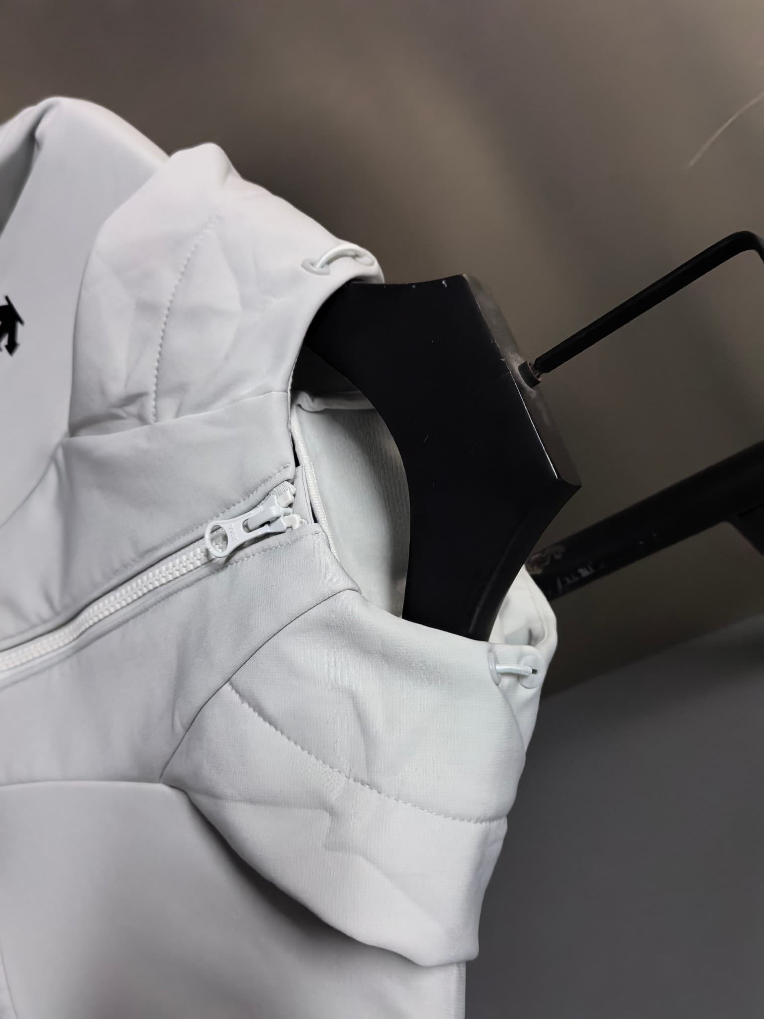 C12523 2026 latest model 【Top version】 New autumn/winter men’s jacket! A wind and rain-resistant hooded coat that is essential in any winter wardrobe! The logo printed on the chest gives a more striking appearance; the classic, stylish cut makes it a must — image 4