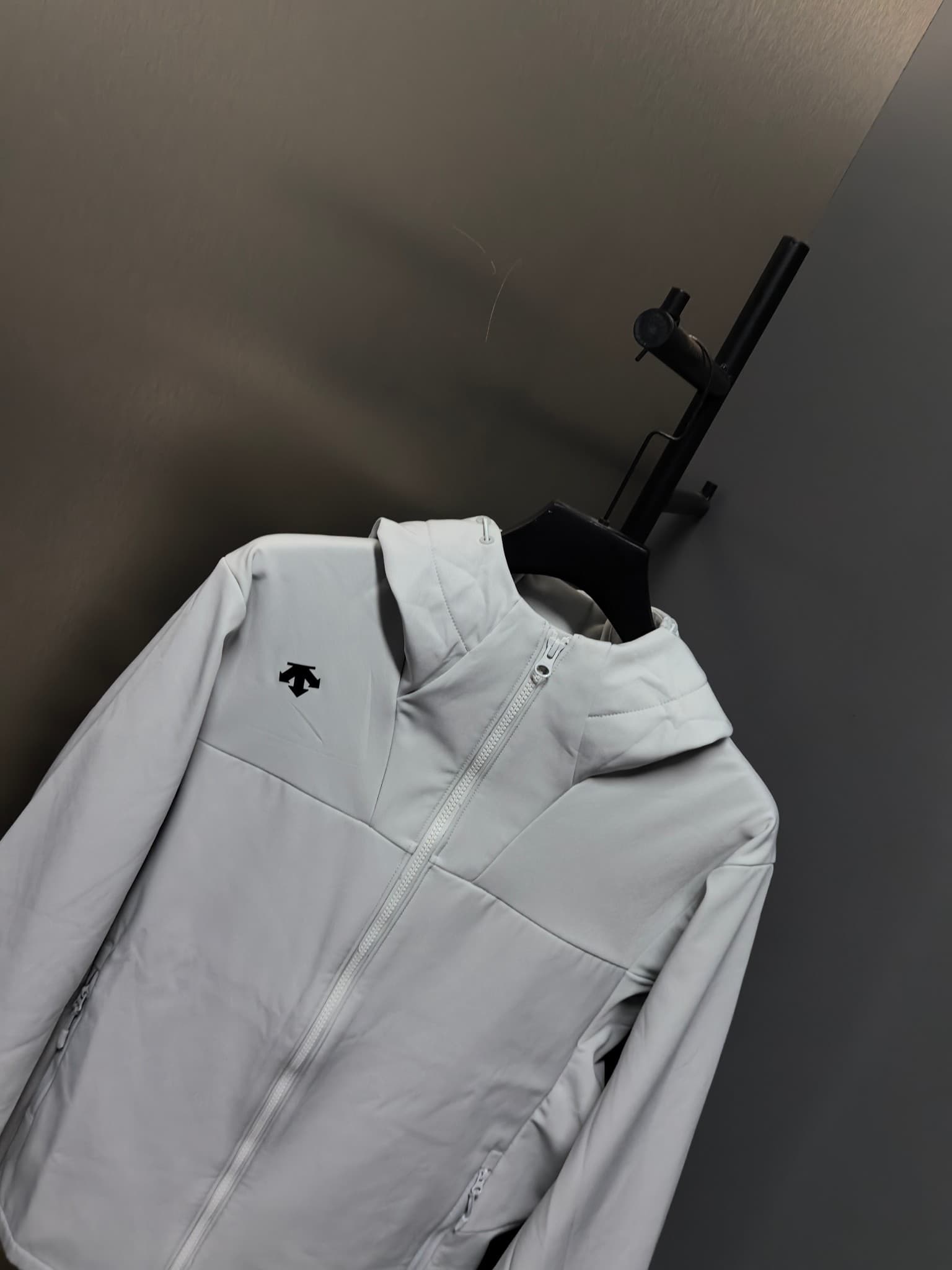 C12523 2026 latest model 【Top version】 New autumn/winter men’s jacket! A wind and rain-resistant hooded coat that is essential in any winter wardrobe! The logo printed on the chest gives a more striking appearance; the classic, stylish cut makes it a must — image 6