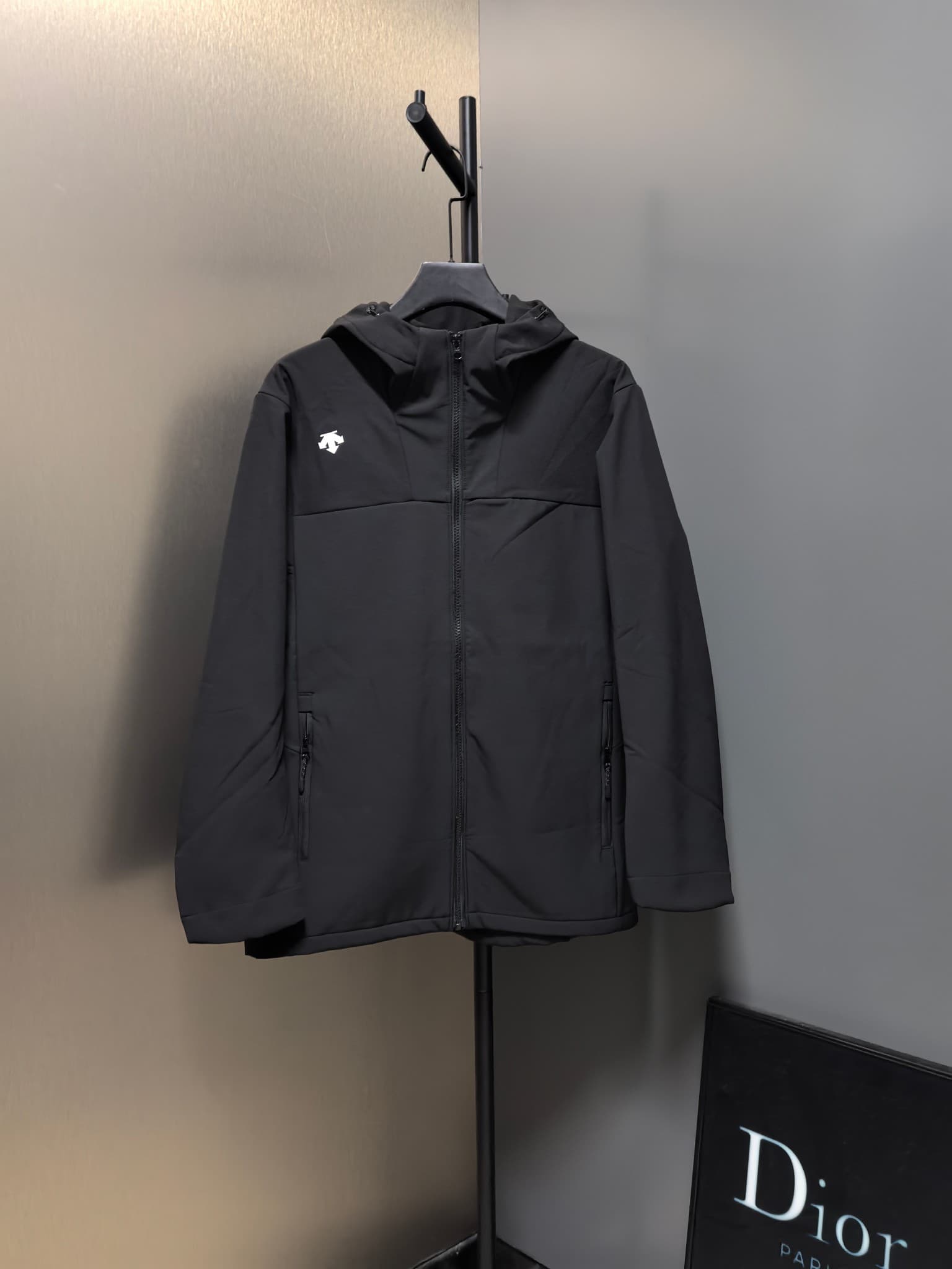 C12521 2026 latest model 【Top version】 New autumn/winter men’s jacket! A wind and rain-resistant hooded coat that is essential in an autumn/winter wardrobe! The logo printed on the chest gives a more stylish look; the classic silhouette makes it a must-ha — image 1