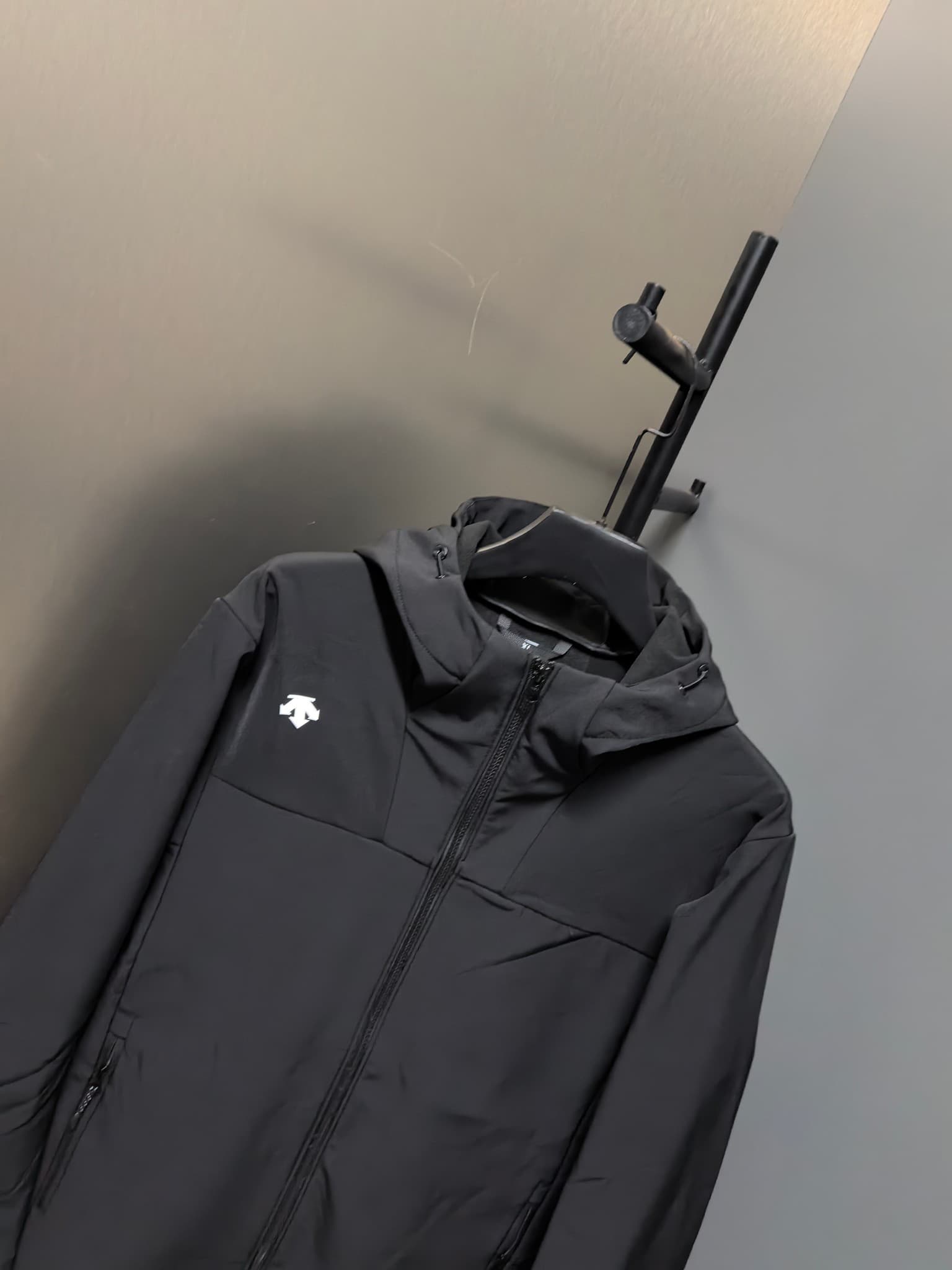 C12521 2026 latest model 【Top version】 New autumn/winter men’s jacket! A wind and rain-resistant hooded coat that is essential in an autumn/winter wardrobe! The logo printed on the chest gives a more stylish look; the classic silhouette makes it a must-ha — image 6
