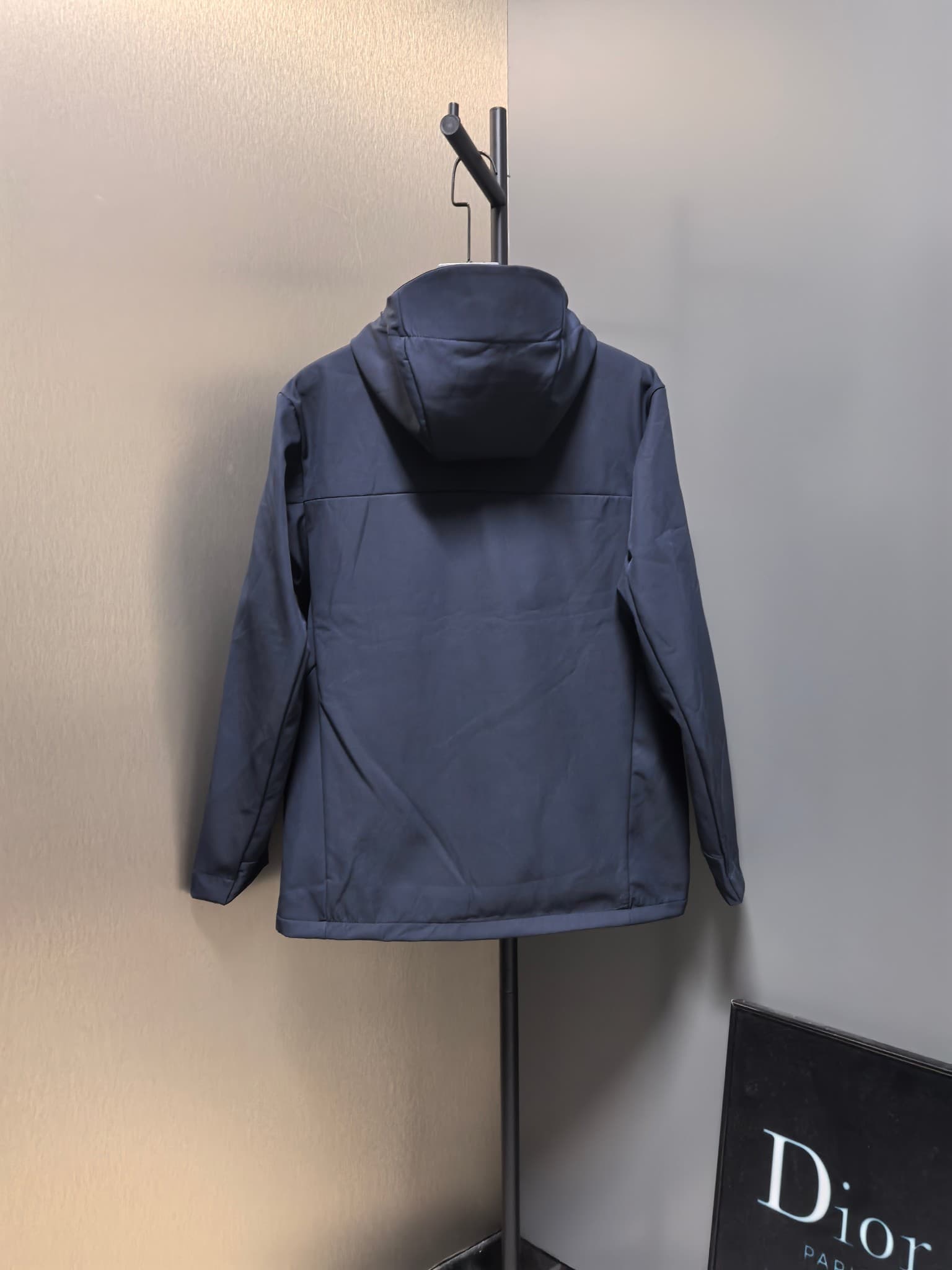 C12522 2026 latest model – the top version! A new men’s jacket for autumn and winter. It features a soft shell design and a hood to protect against wind and rain. The logo printed on the chest makes it look more stylish; its classic, well-designed cut mak — image 7