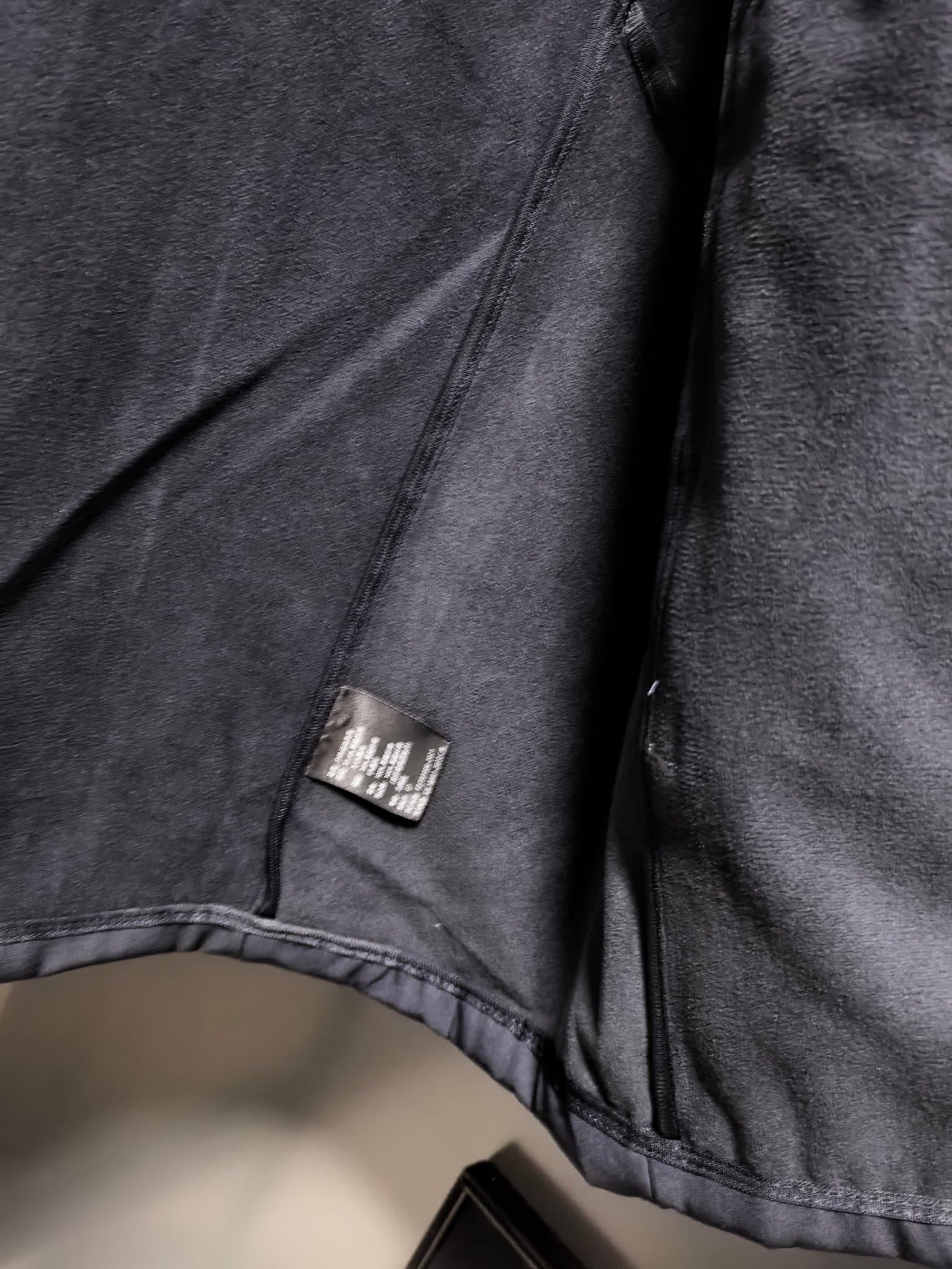 C12522 2026 latest model – the top version! A new men’s jacket for autumn and winter. It features a soft shell design and a hood to protect against wind and rain. The logo printed on the chest makes it look more stylish; its classic, well-designed cut mak — image 8