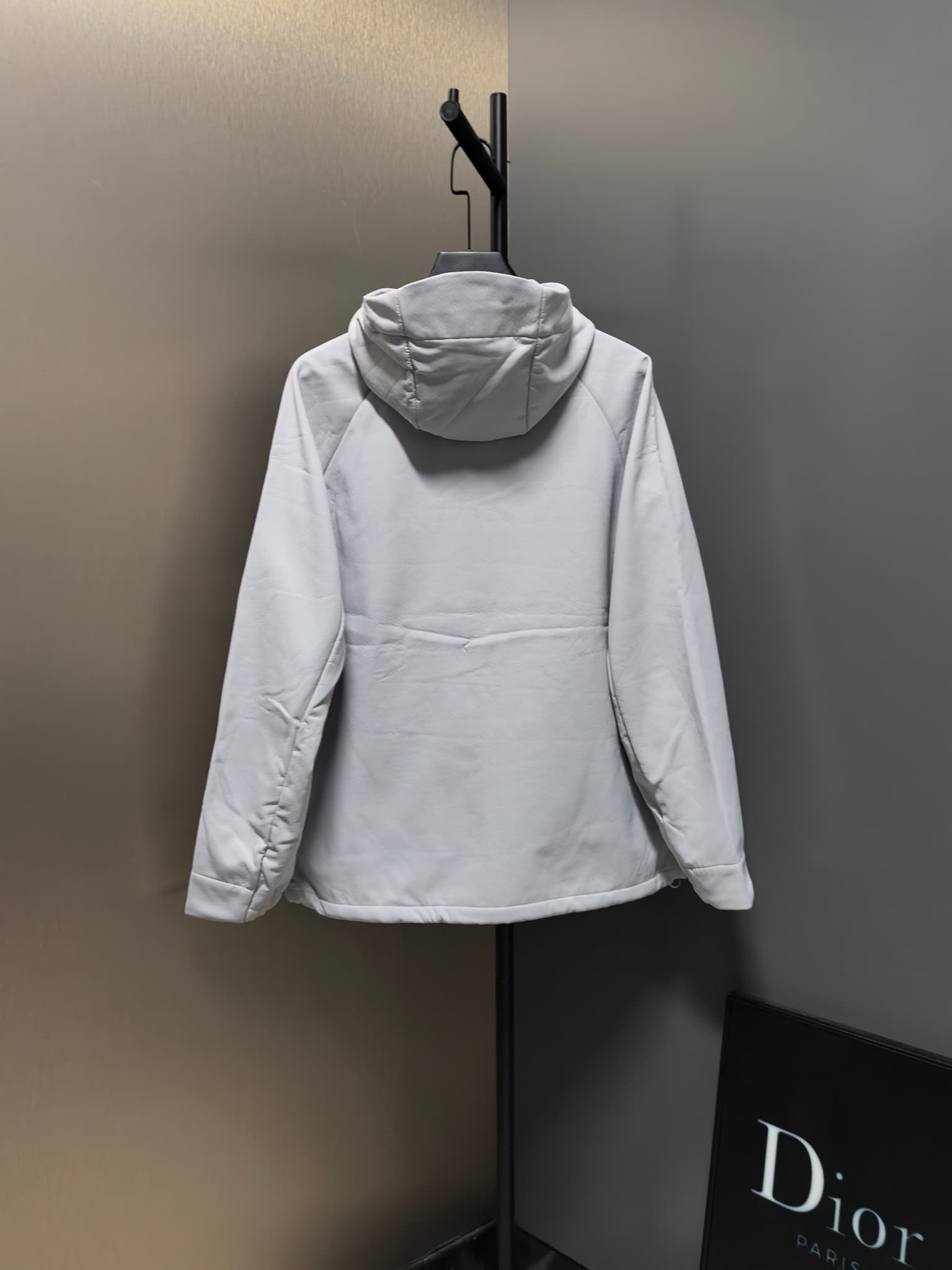 C12513 2026 – The latest model! A new autumn/winter men’s jacket with a soft shell. It also features a windproof and rainproof hood, making it an essential item in any autumn/winter wardrobe. The logo printed on the chest gives a more stylish look; its cl — image 7